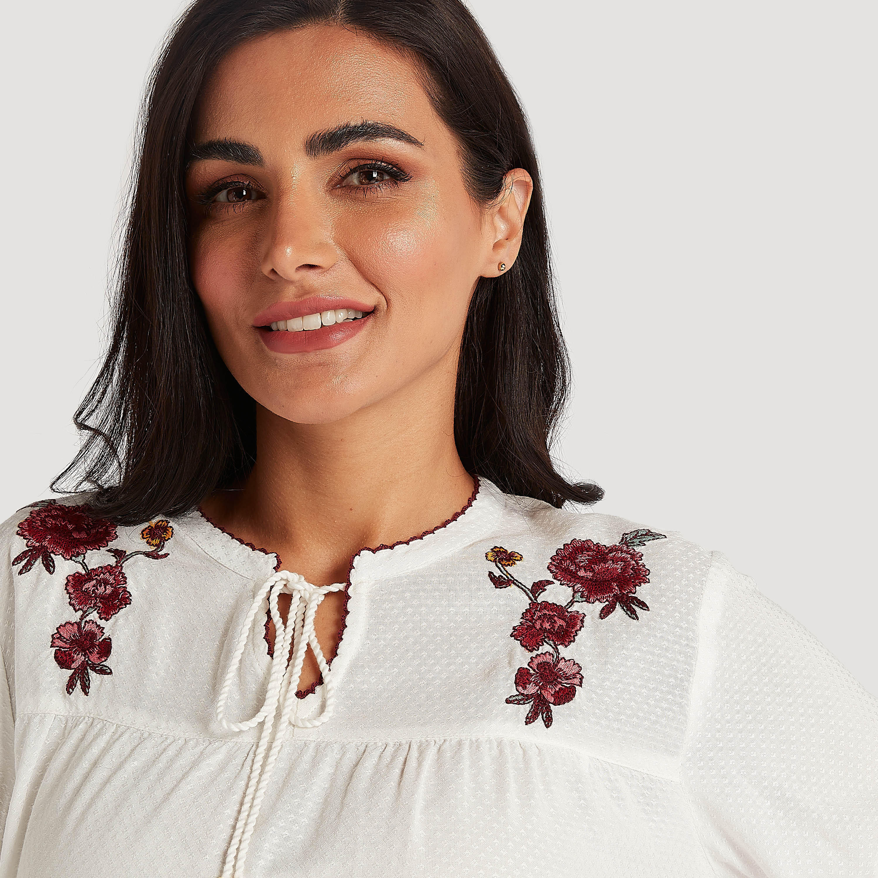 طقم من بنطلون بيجاما بطبعات زهرية وبلوزة مطرّزة-women-clothing-nightwear-pyjamas-longsets-image-4