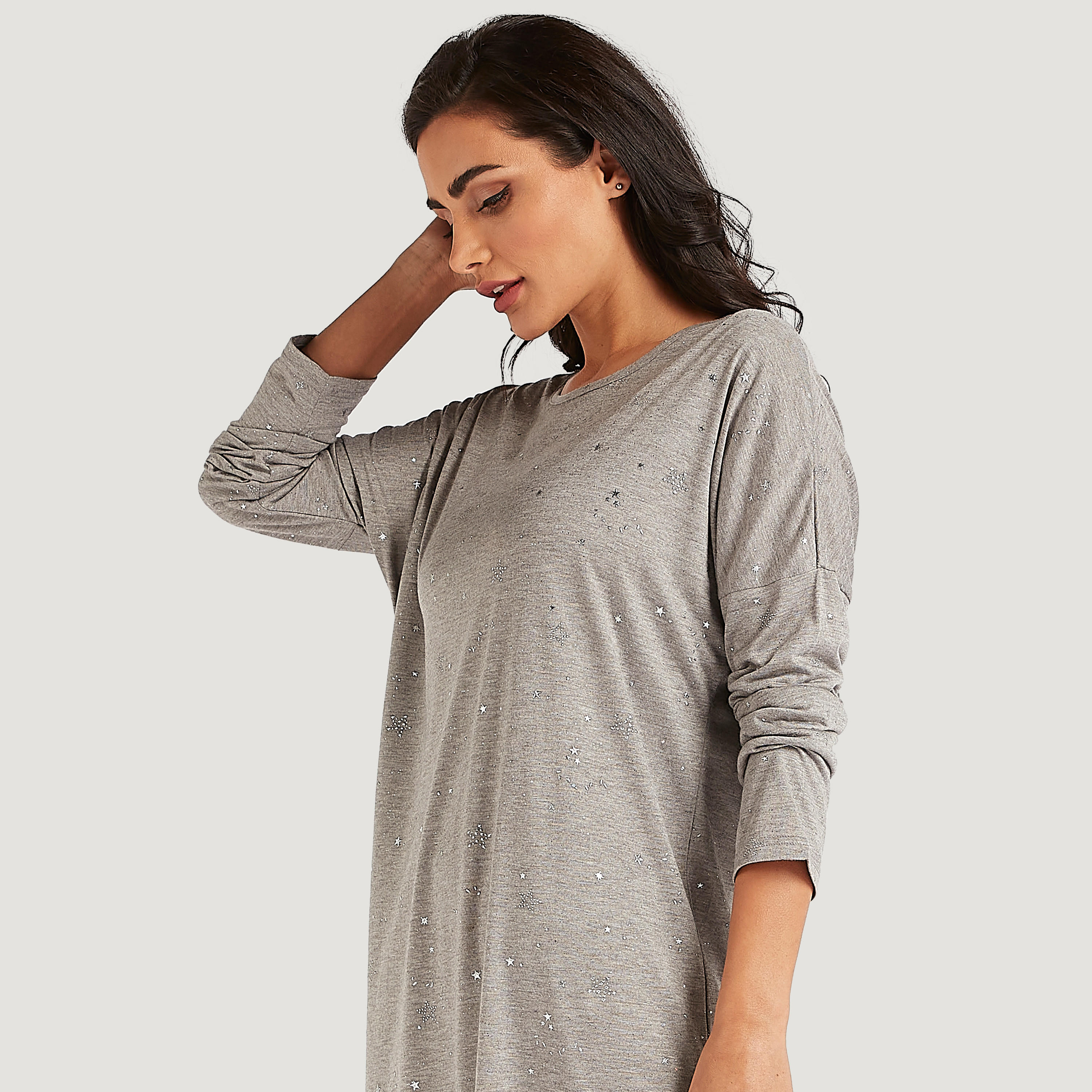 قميص نوم مزيّن بياقة مستديرة وأكمام طويلة-women-clothing-nightwear-nighties-image-3