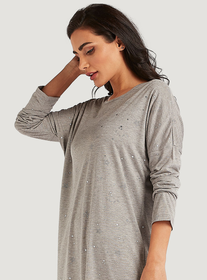 قميص نوم مزيّن بياقة مستديرة وأكمام طويلة-women-clothing-nightwear-nighties-image-3