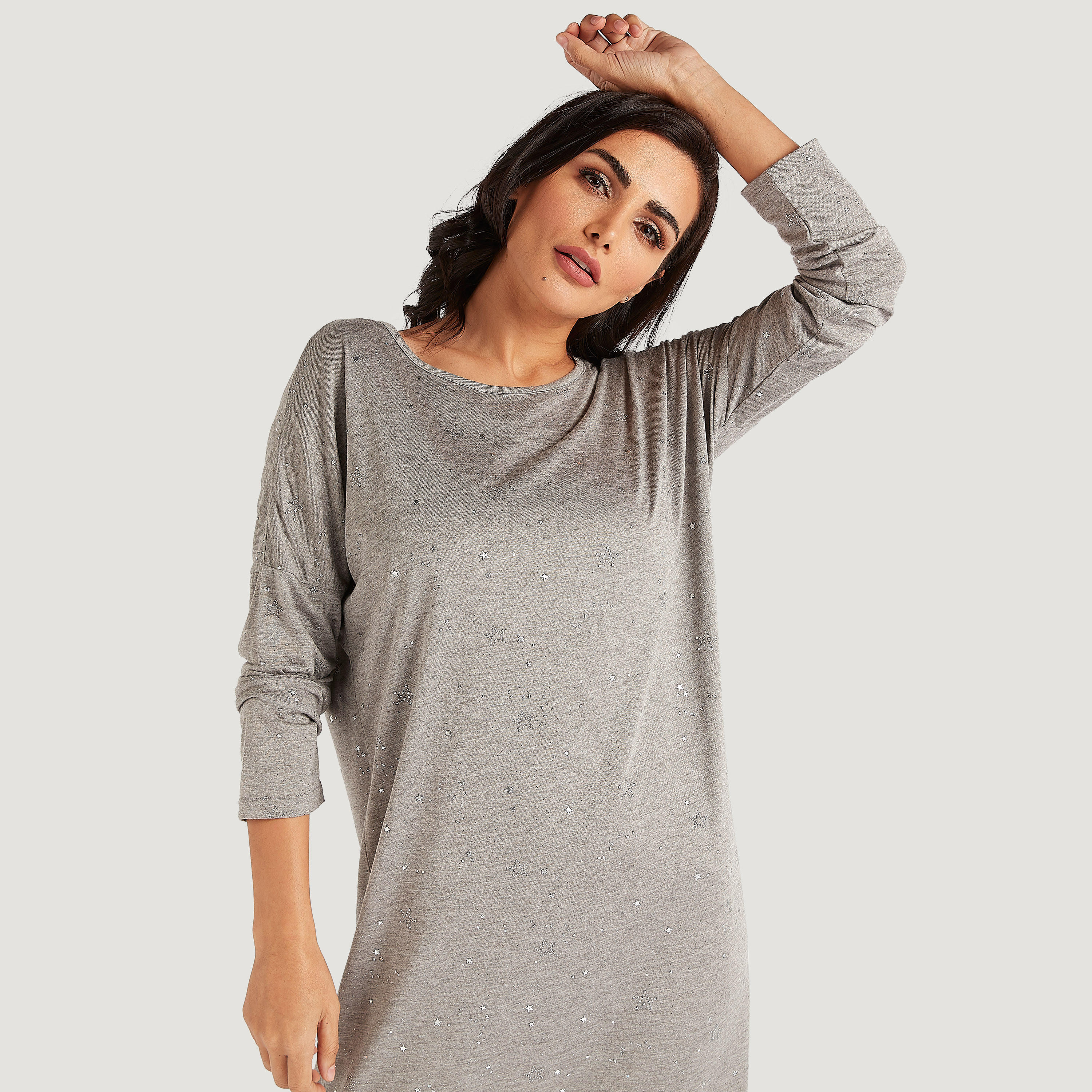 قميص نوم مزيّن بياقة مستديرة وأكمام طويلة-women-clothing-nightwear-nighties-image-5