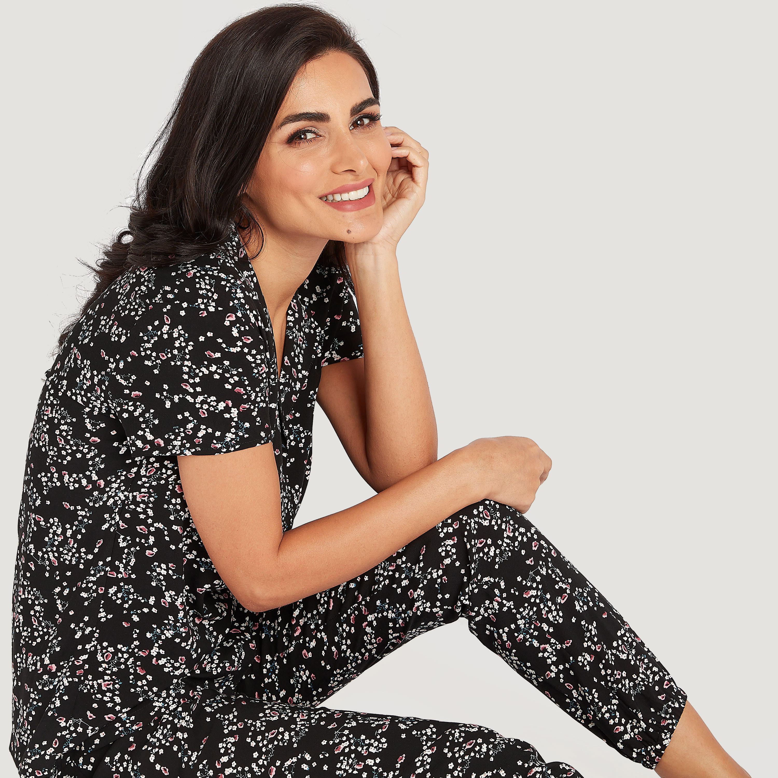 طقم من بنطلون بيجاما وقميص بطبعات أزهار-women-clothing-nightwear-pyjamas-longsets-image-1