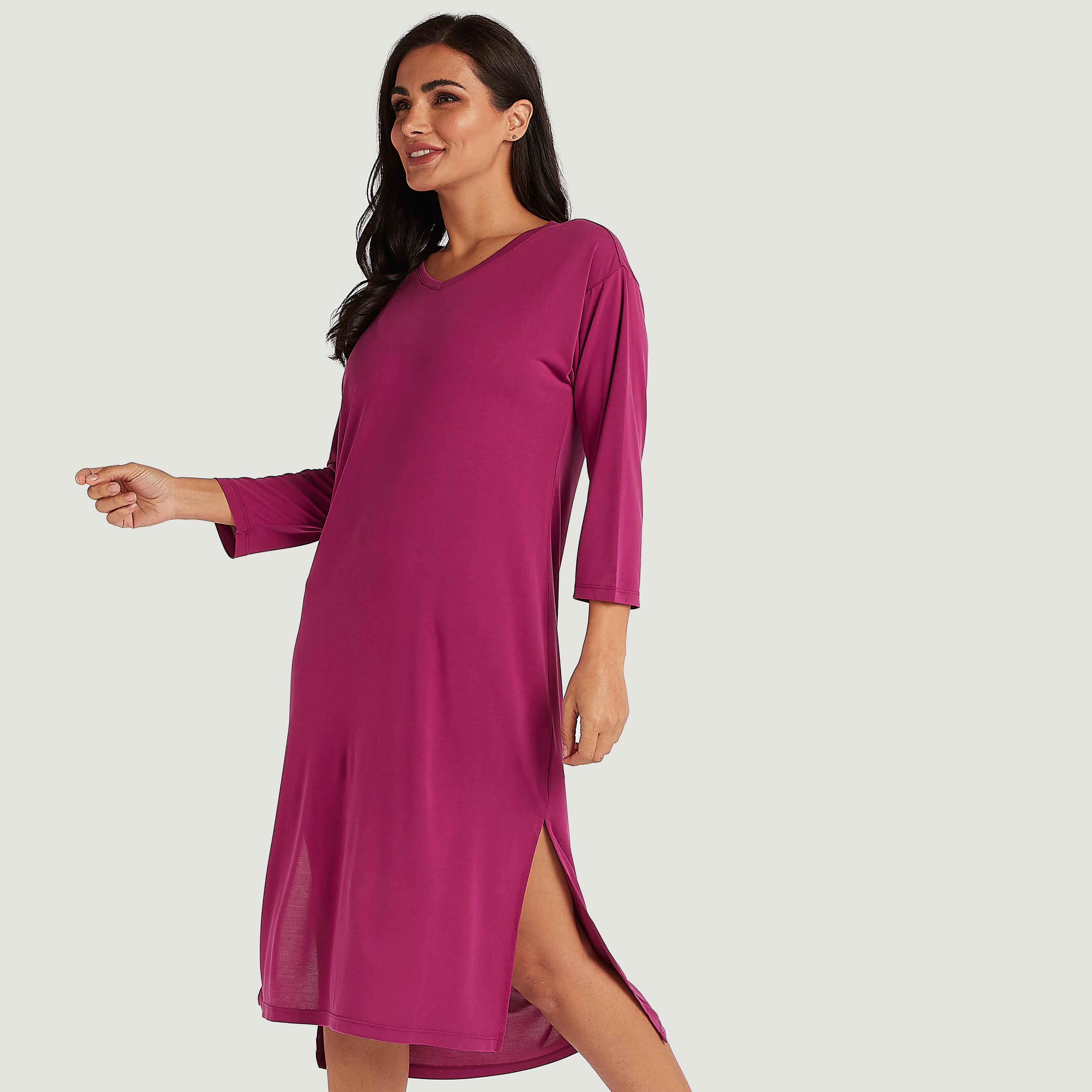 قميص نوم بفتحات جانبيّة وياقة v-women-clothing-nightwear-nighties-image-1