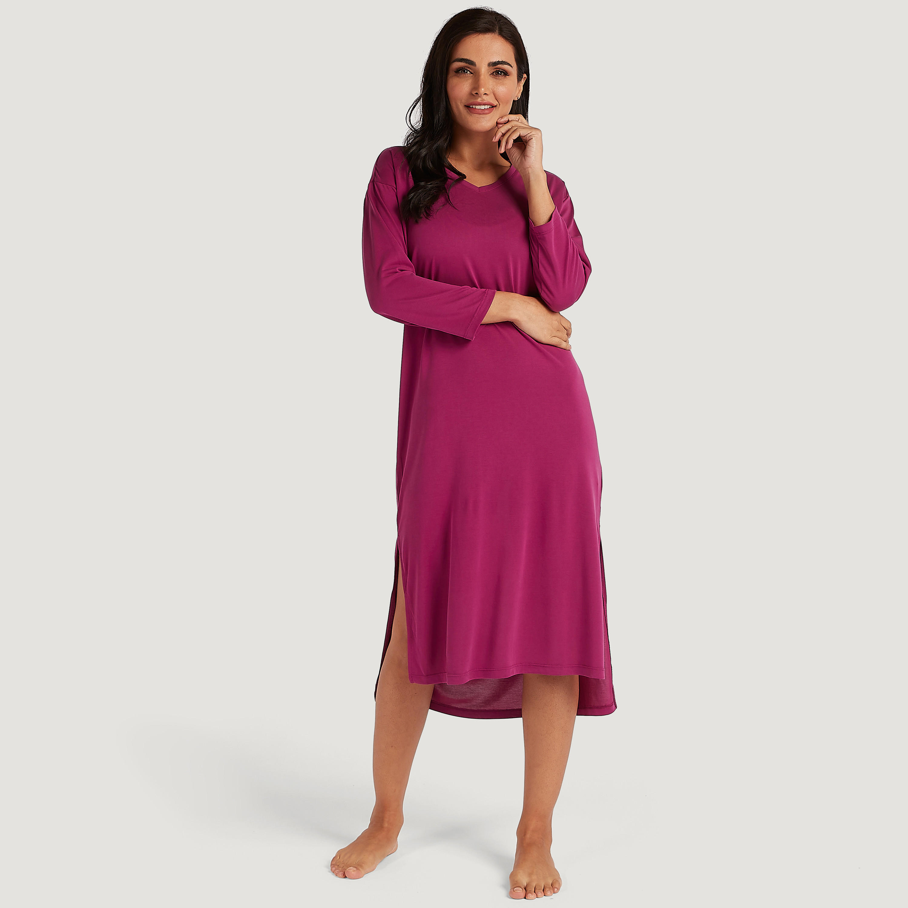 قميص نوم بفتحات جانبيّة وياقة v-women-clothing-nightwear-nighties-image-2
