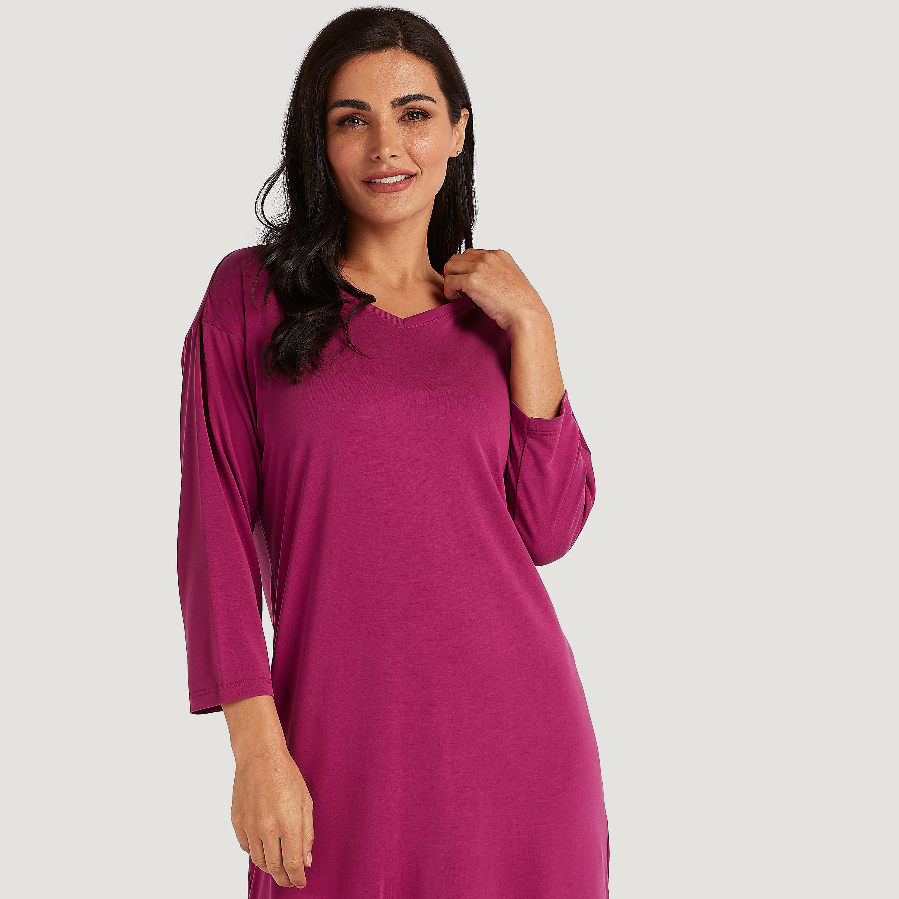 قميص نوم بفتحات جانبيّة وياقة v-women-clothing-nightwear-nighties-image-3