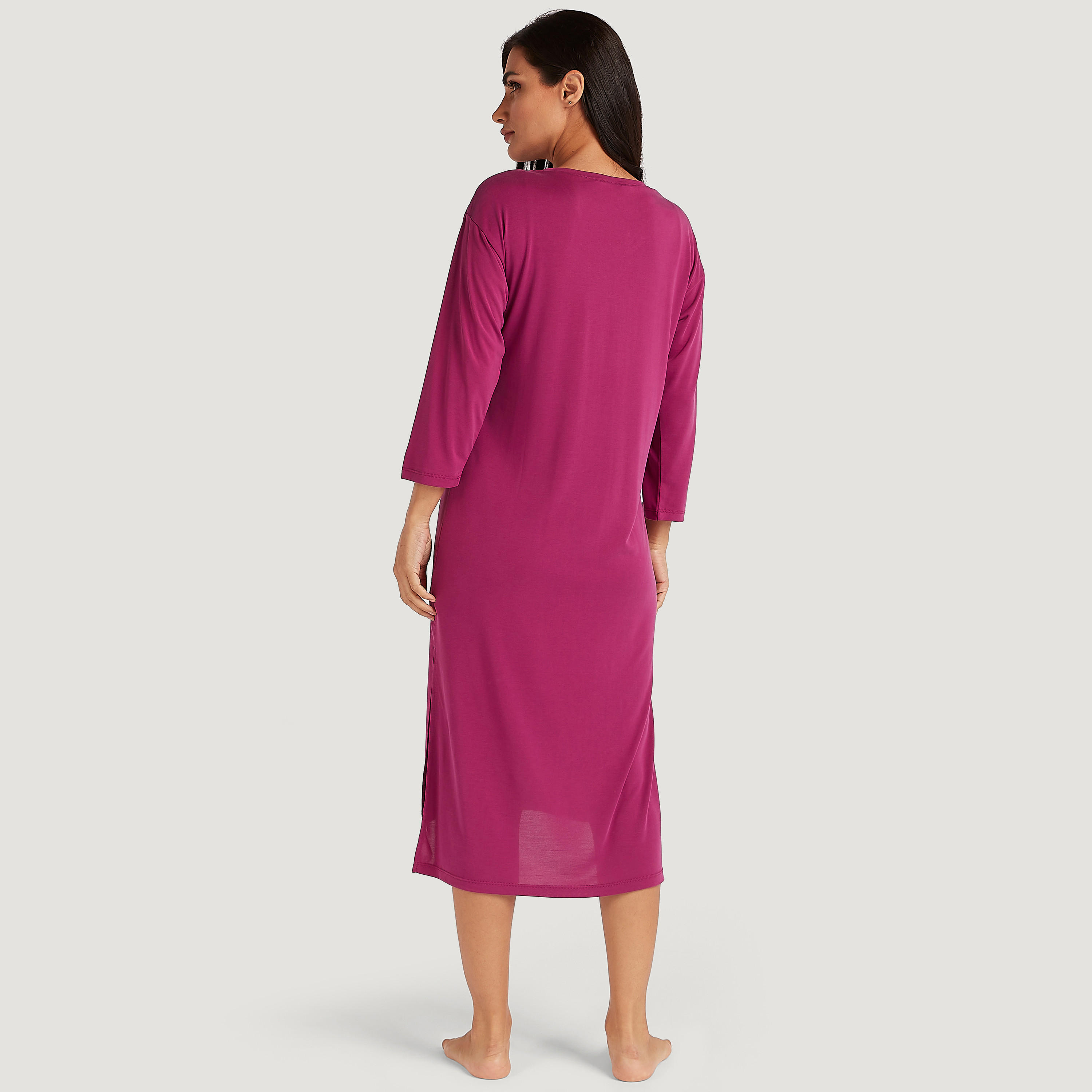 قميص نوم بفتحات جانبيّة وياقة v-women-clothing-nightwear-nighties-image-4