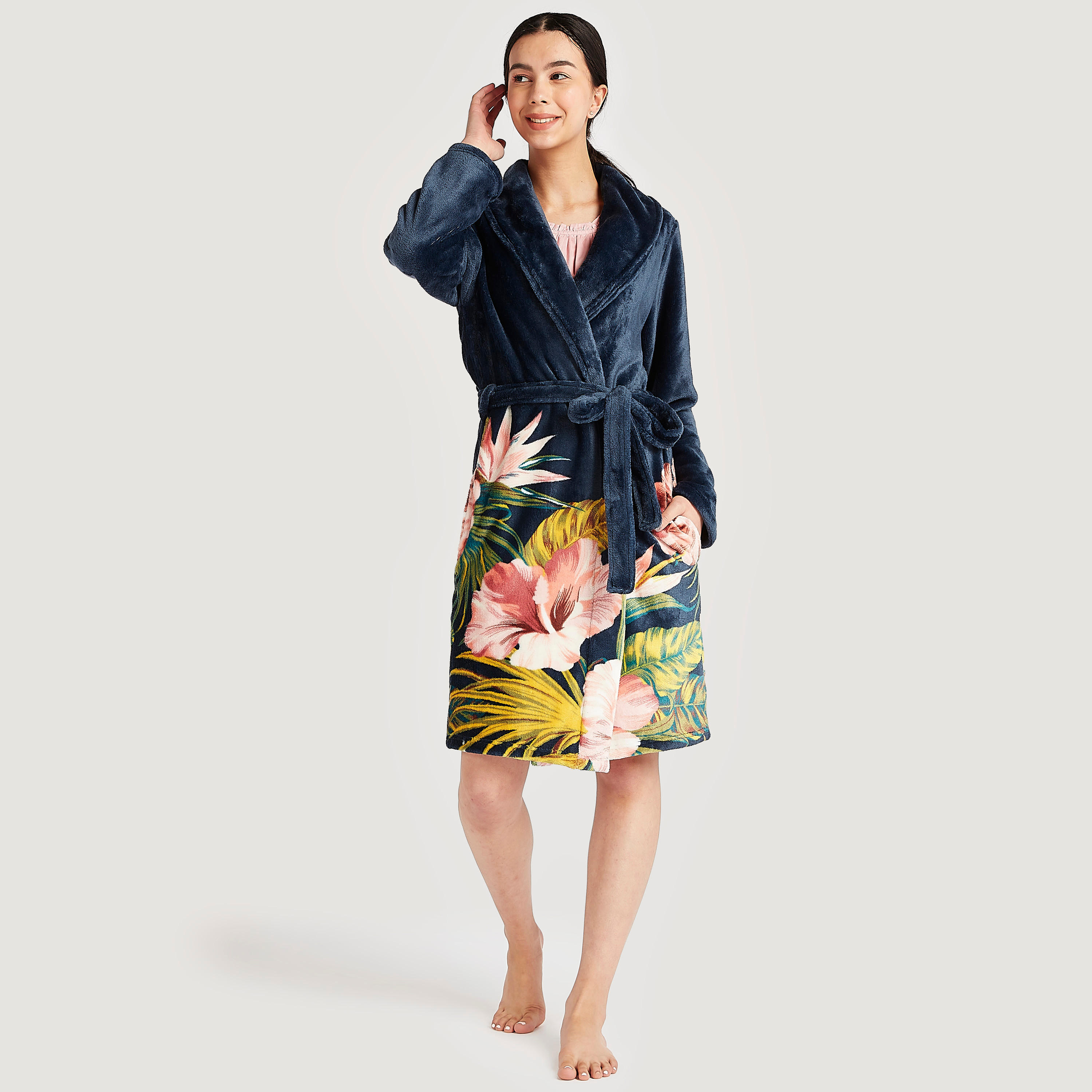 روب حمّام بأكمام طويلة ورباط وطبعات زهرية-women-clothing-nightwear-robes-image-4