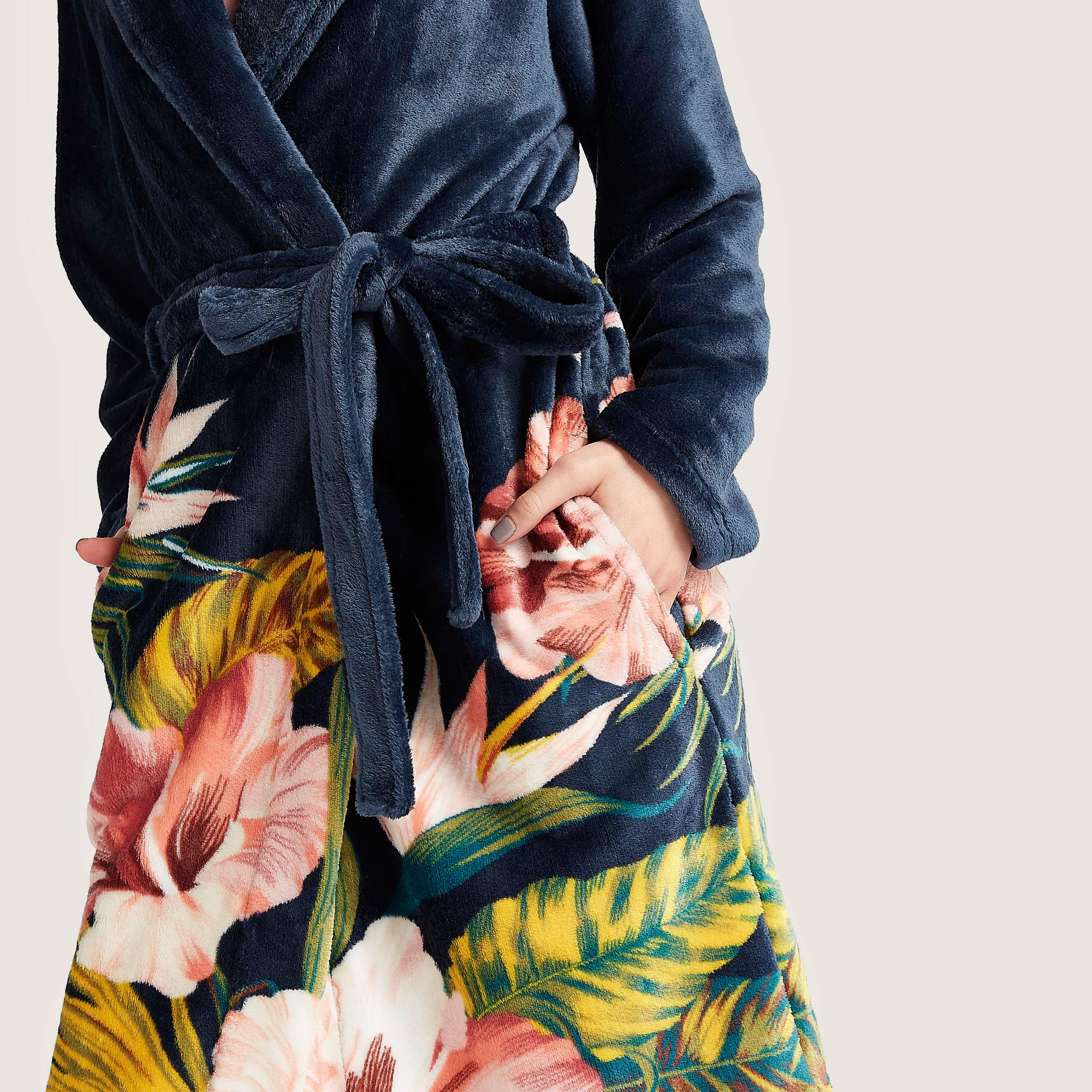روب حمّام بأكمام طويلة ورباط وطبعات زهرية-women-clothing-nightwear-robes-image-3