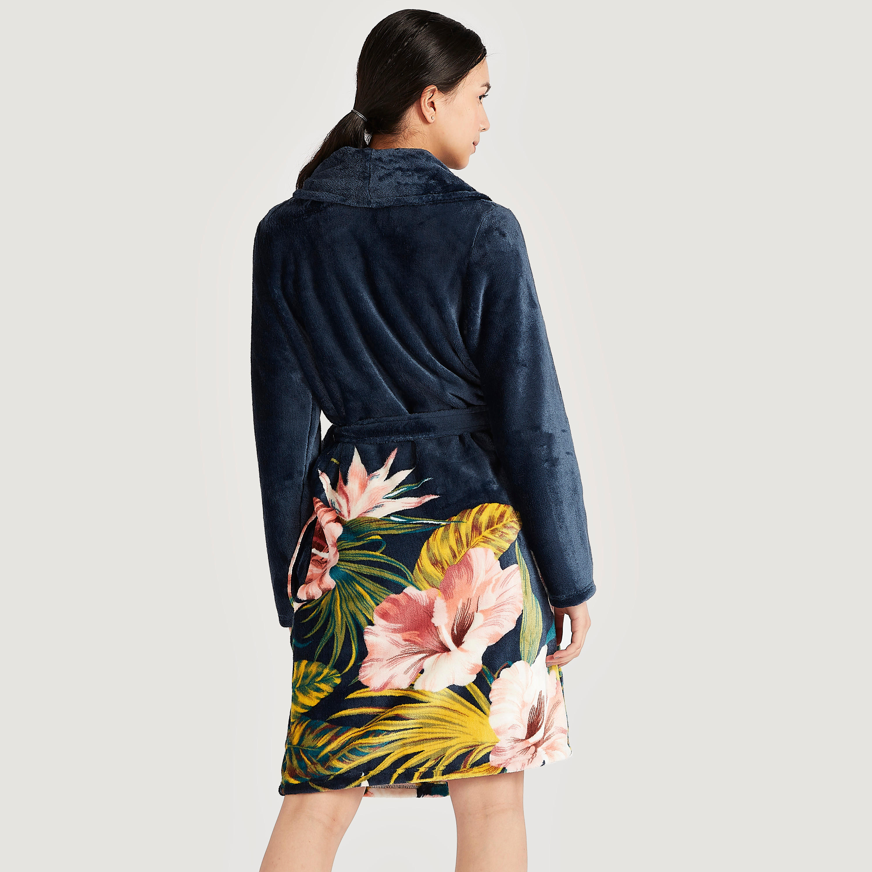 روب حمّام بأكمام طويلة ورباط وطبعات زهرية-women-clothing-nightwear-robes-image-2