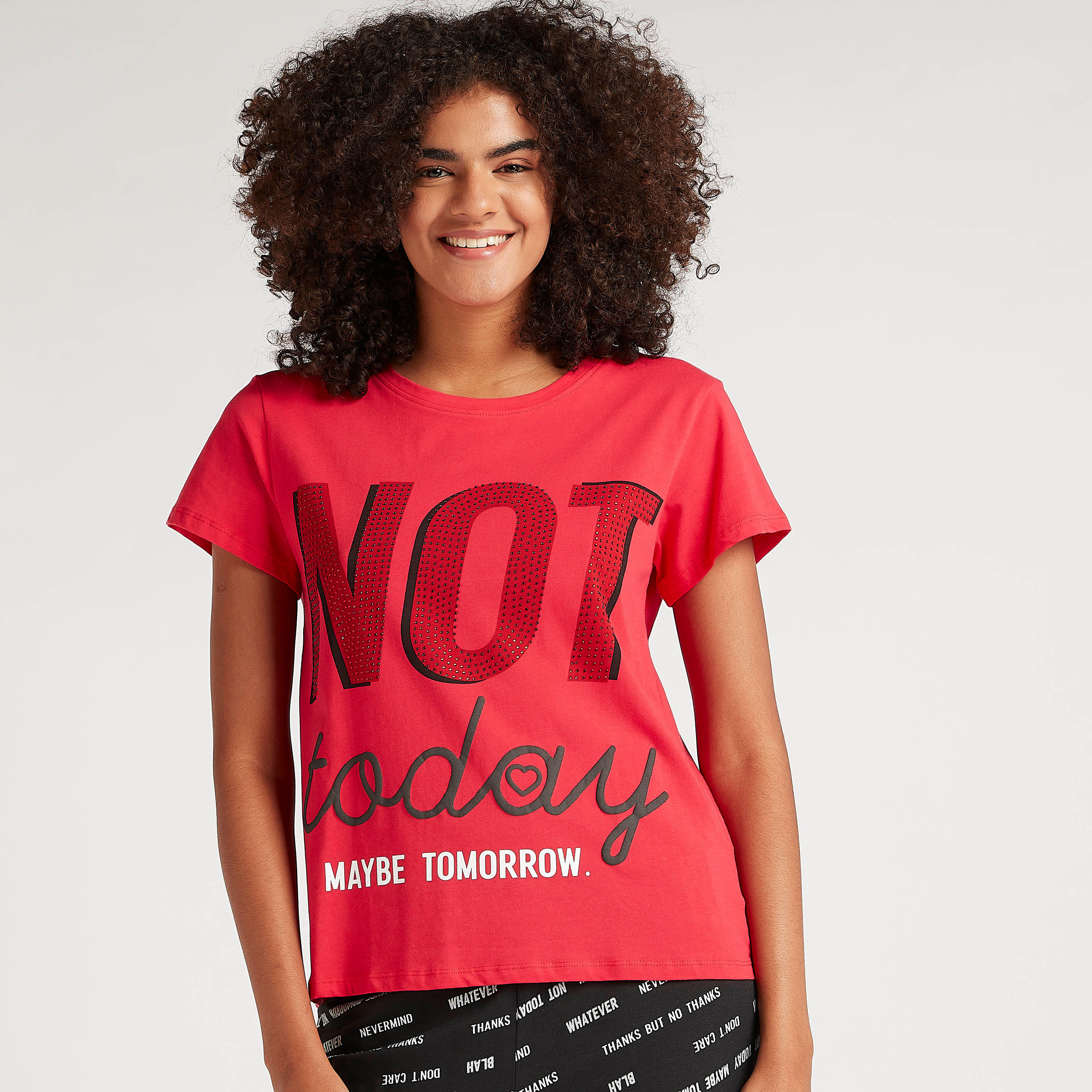طقم من بنطلون بيجاما وتيشيرت بأكمام قصيرة وطبعات-women-clothing-nightwear-pyjamas-longsets-image-3