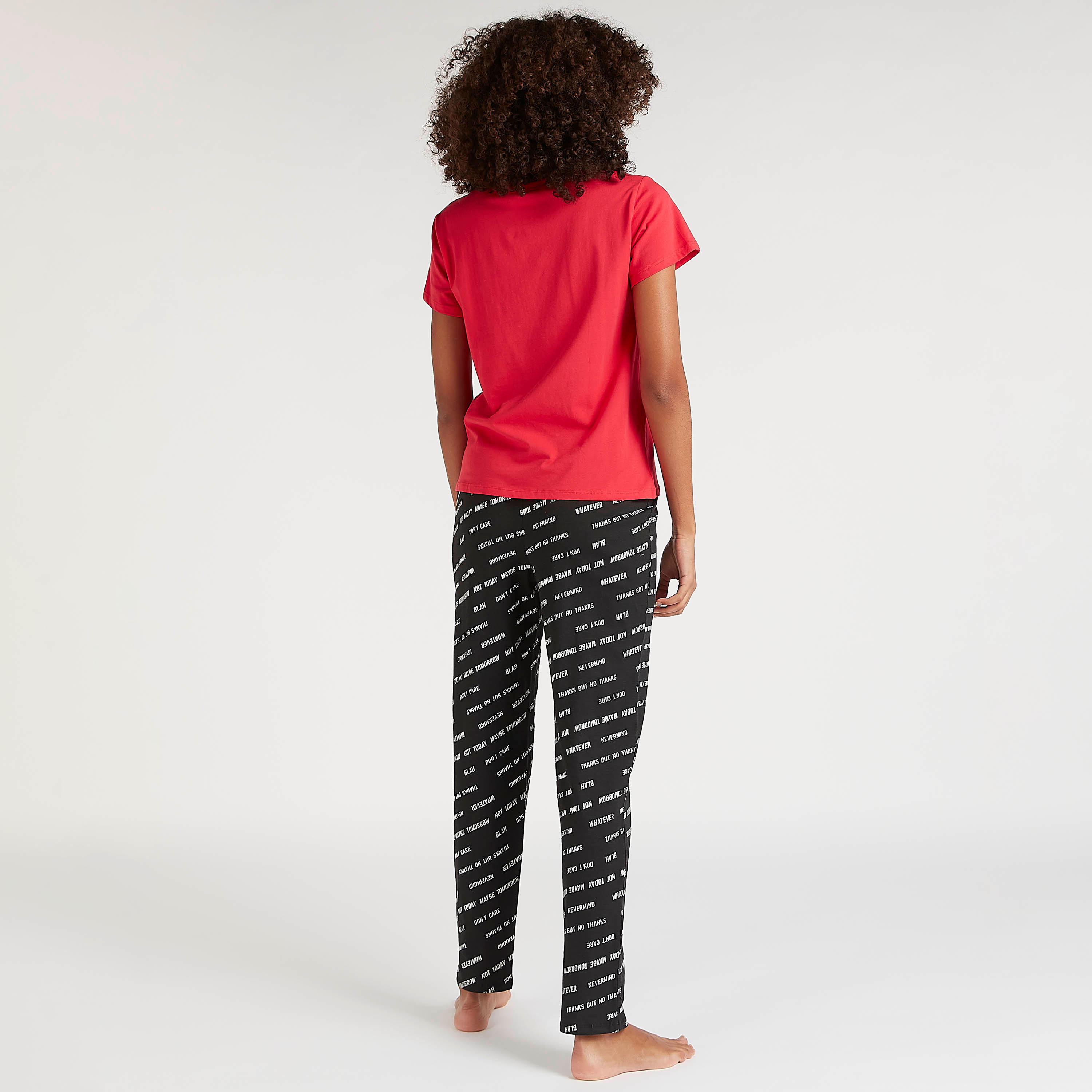 طقم من بنطلون بيجاما وتيشيرت بأكمام قصيرة وطبعات-women-clothing-nightwear-pyjamas-longsets-image-4