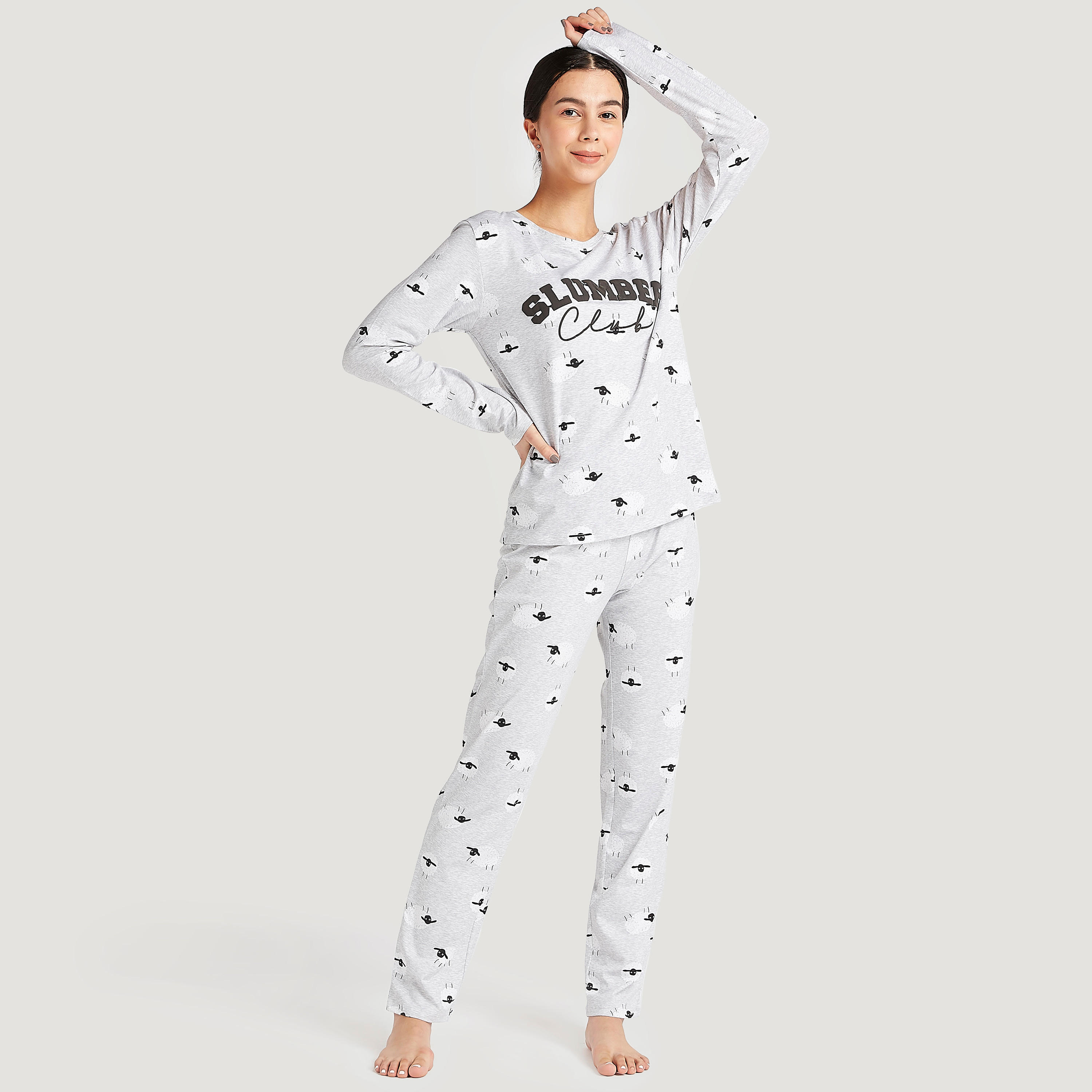 طقم من تيشيرت بأكمام طويلة وطبعات مع بنطلون بيجاما وقناع عيون-women-clothing-nightwear-pyjamas-longsets-image-1