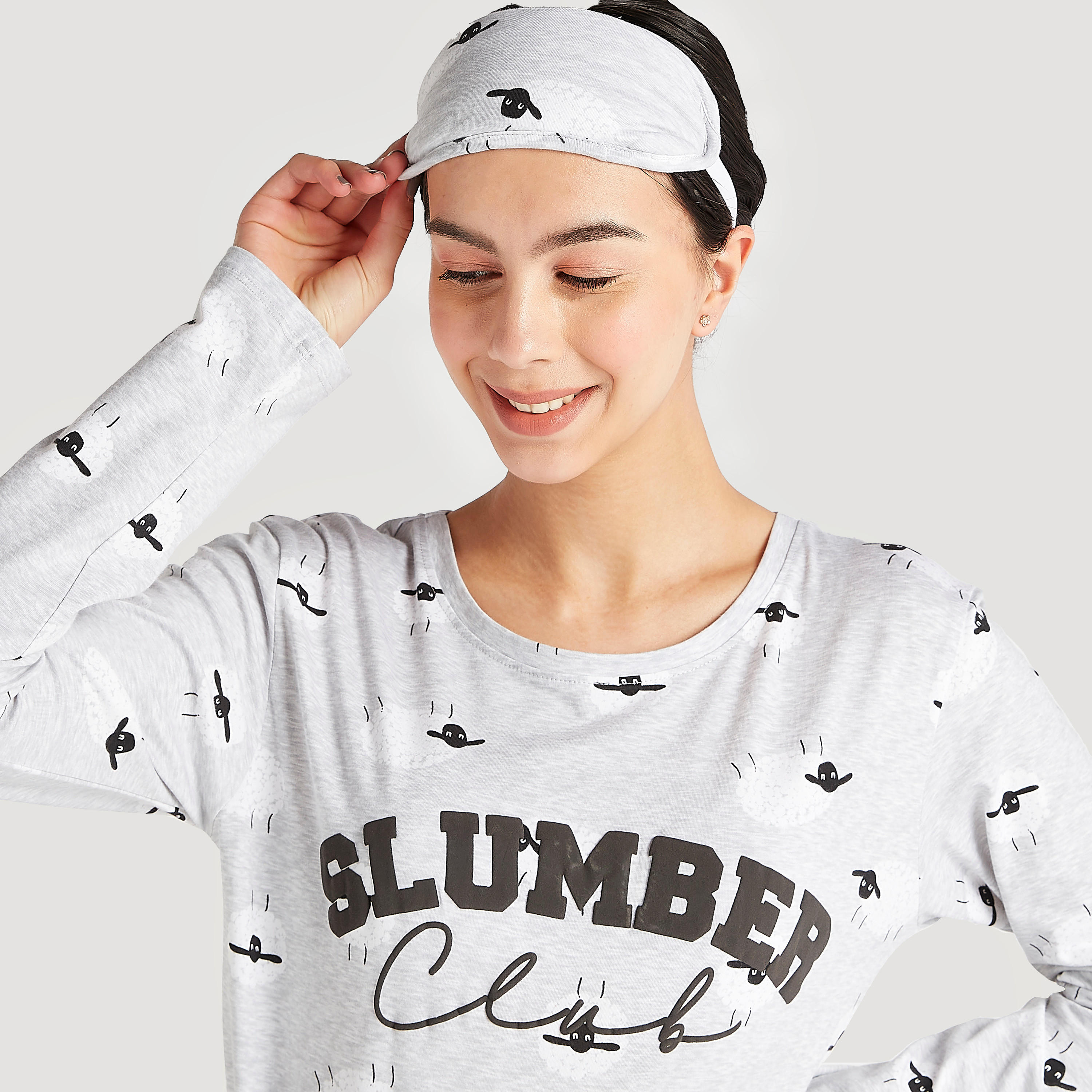 طقم من تيشيرت بأكمام طويلة وطبعات مع بنطلون بيجاما وقناع عيون-women-clothing-nightwear-pyjamas-longsets-image-5