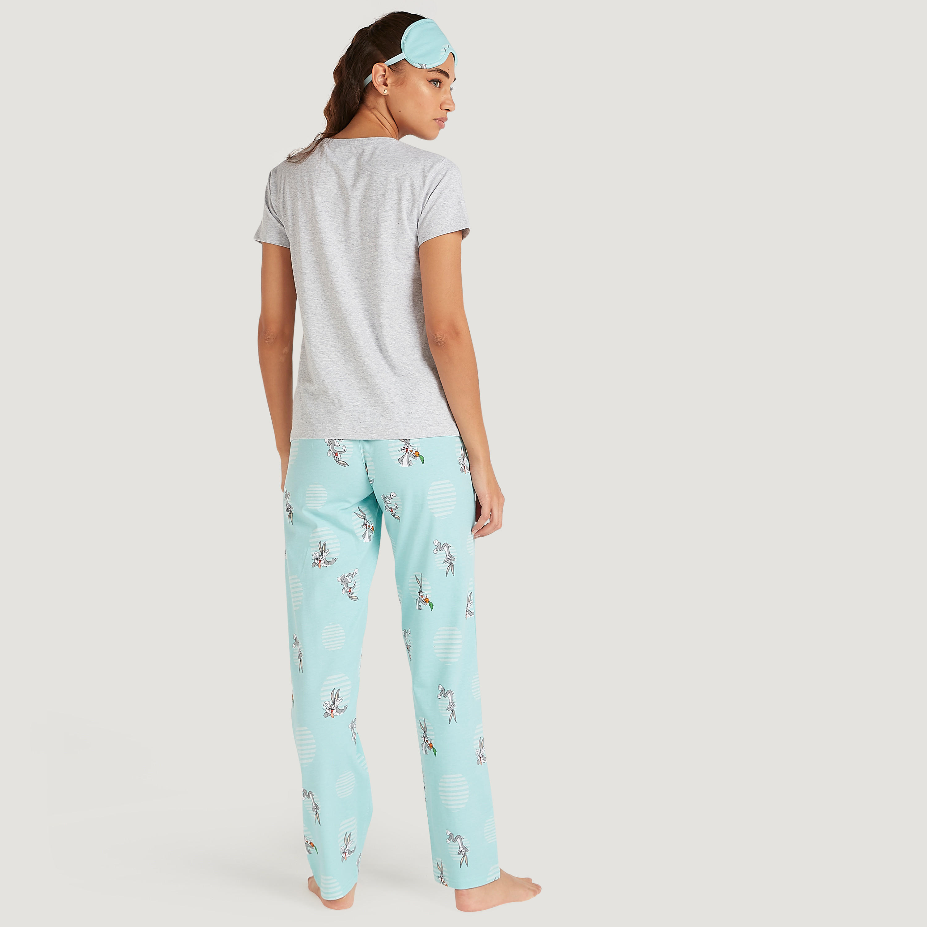طقم من بنطلون بيجاما طويل وتيشيرت بطبعات باجز باني-women-clothing-nightwear-pyjamas-longsets-image-4