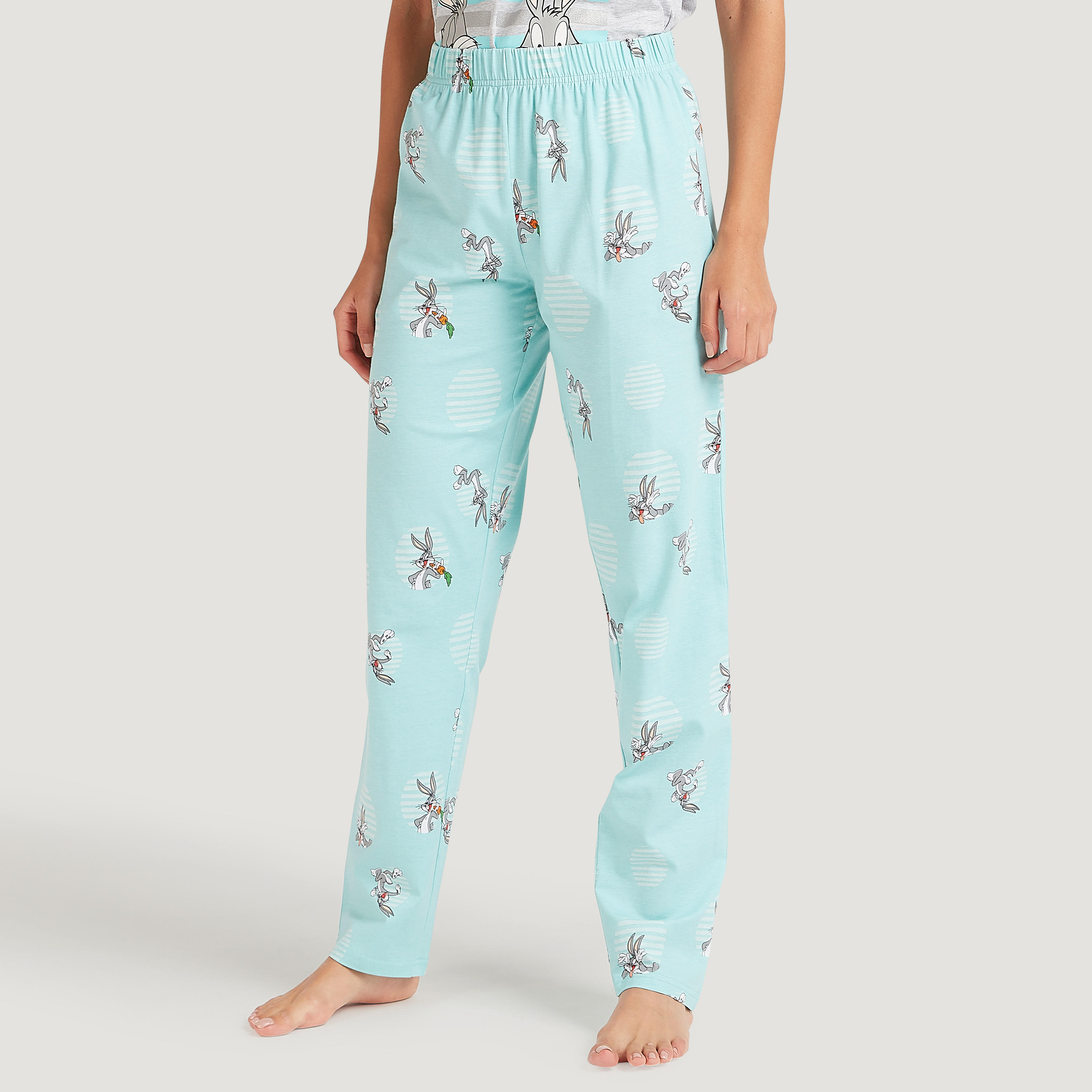 طقم من بنطلون بيجاما طويل وتيشيرت بطبعات باجز باني-women-clothing-nightwear-pyjamas-longsets-image-5