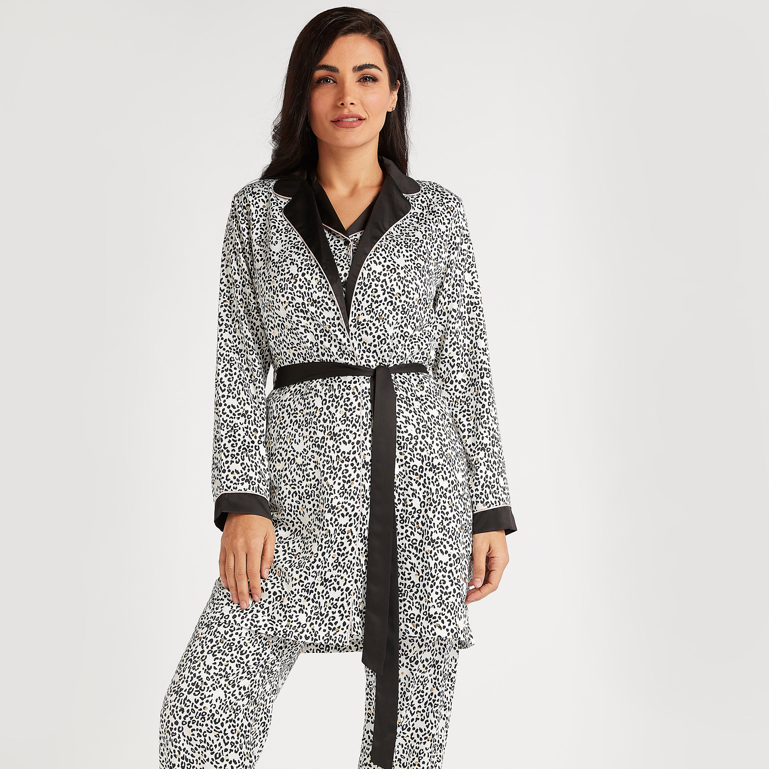 ثوب بطول الفخذ بحزام وطبعات حيوانات-women-clothing-nightwear-robes-image-4