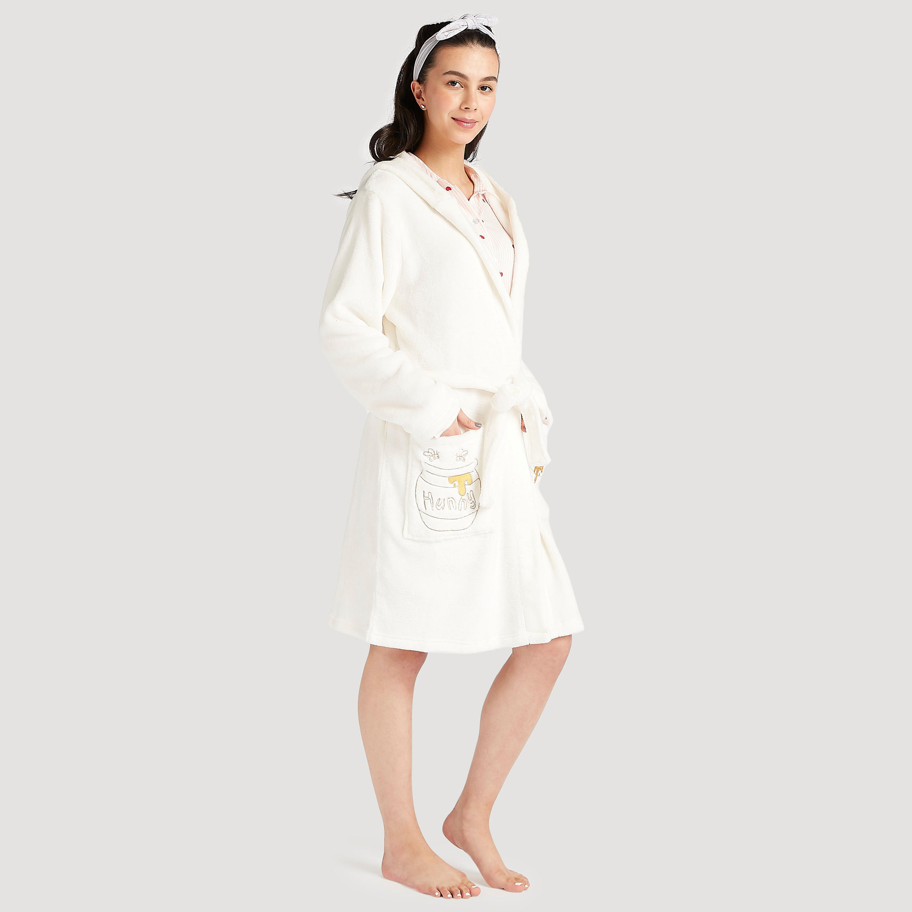 روب مطرّز بأكمام طويلة وقبّْة وحزام-women-clothing-nightwear-robes-image-7