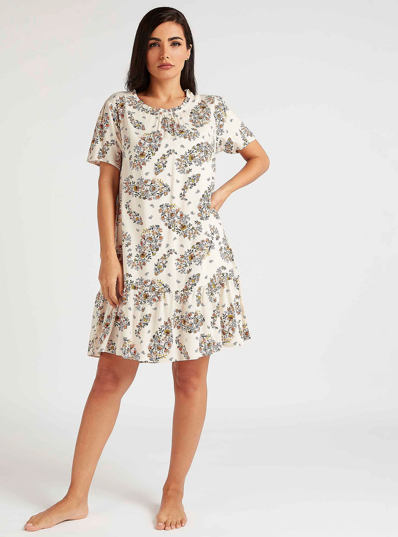 طقم قميص نوم متنوّع بتفاصيل كشكش - قطعتين-women-clothing-nightwear-nighties-image-2