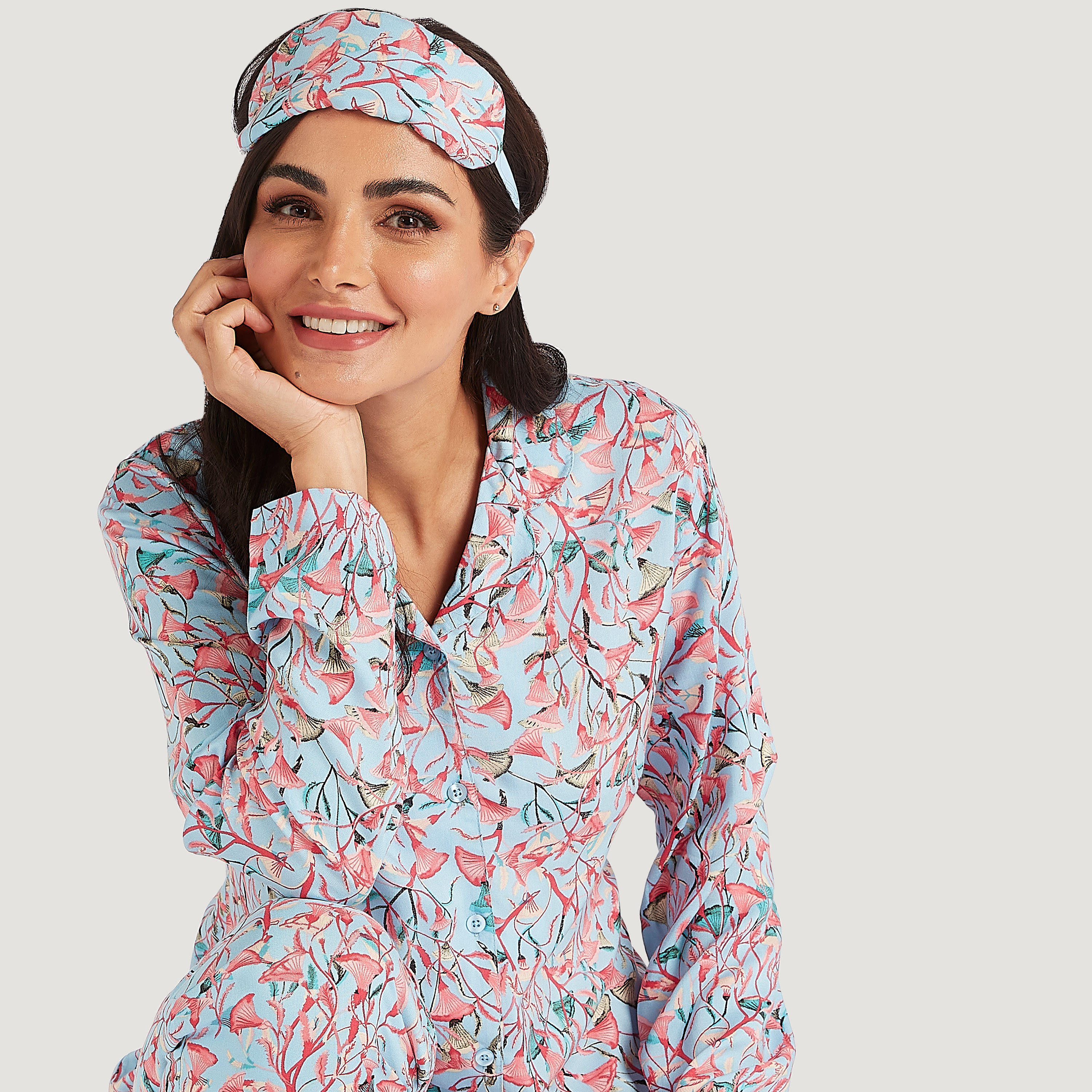 طقم من بنطلون بيجاما طويل وقميص بطبعات أزهار-women-clothing-nightwear-pyjamas-longsets-image-1