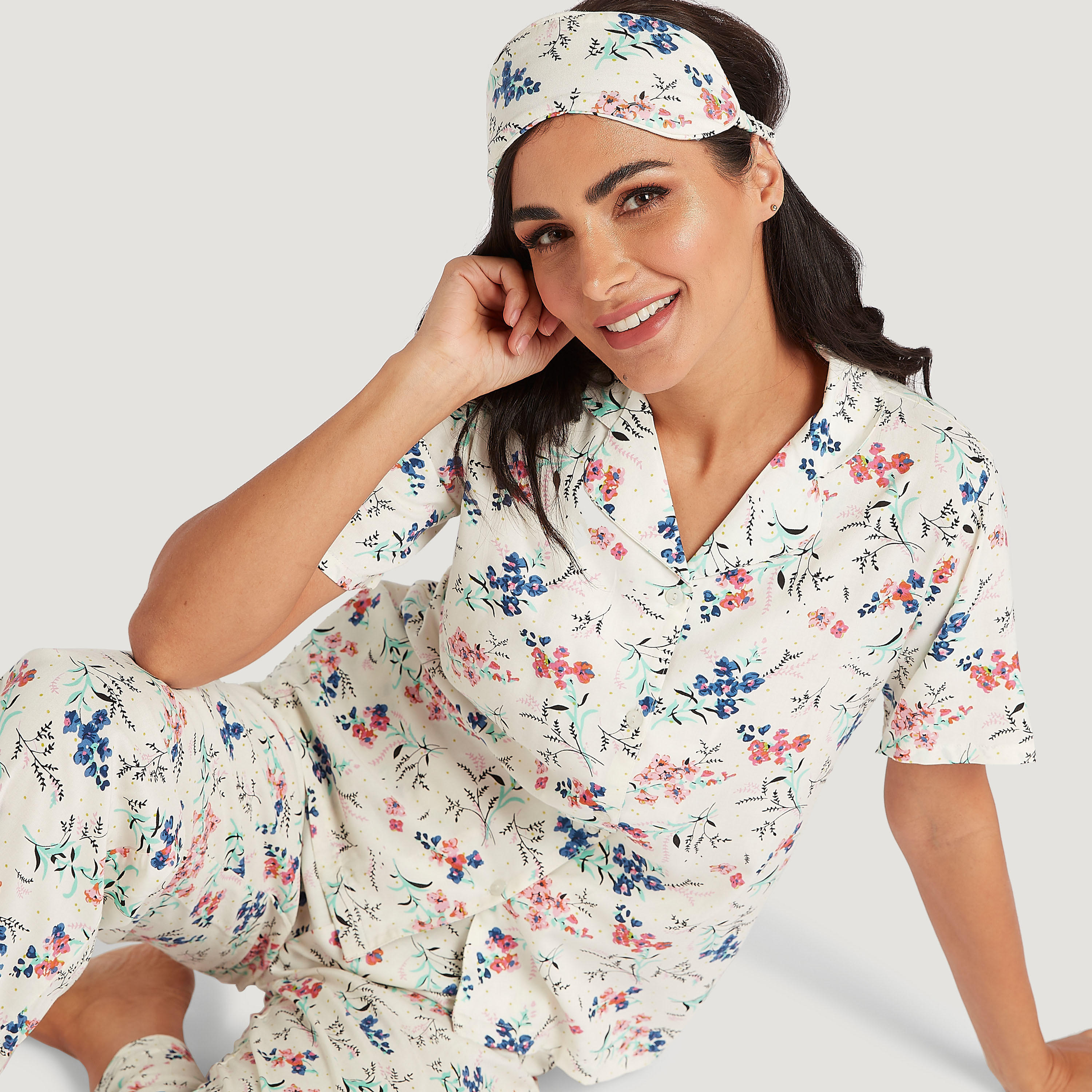 طقم من بنطلون بيجاما وقميص بطبعات زهرية مع قناع للعين-women-clothing-nightwear-pyjamas-longsets-image-1