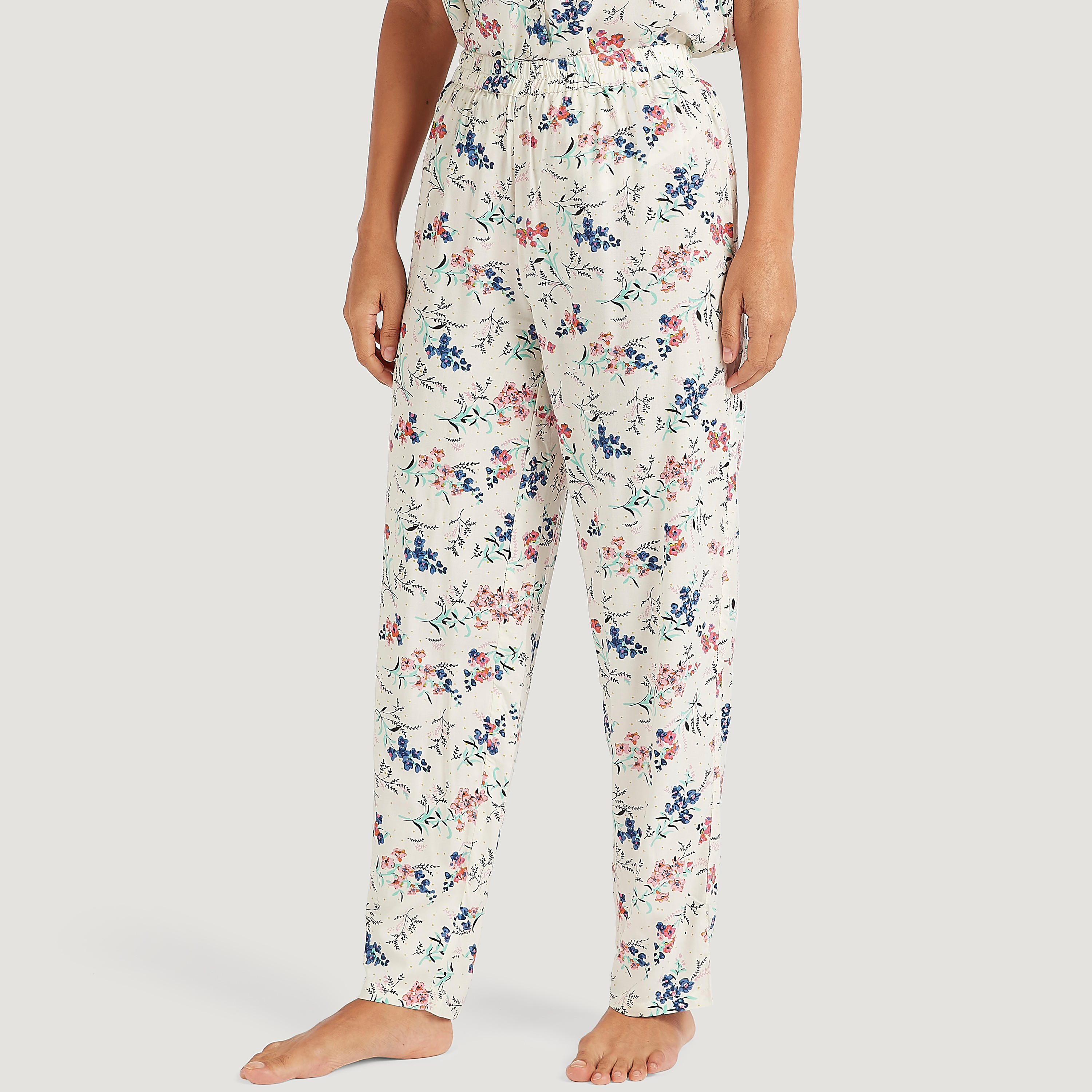 طقم من بنطلون بيجاما وقميص بطبعات زهرية مع قناع للعين-women-clothing-nightwear-pyjamas-longsets-image-6