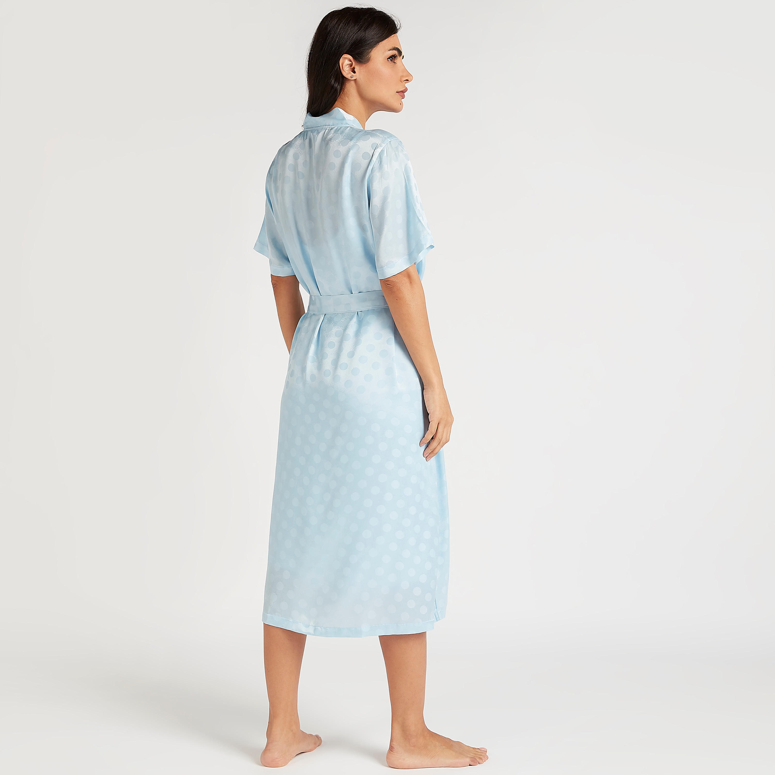 روب منقّط بحزام وياقة منسدلة وأكمام قصيرة-women-clothing-nightwear-robes-image-4