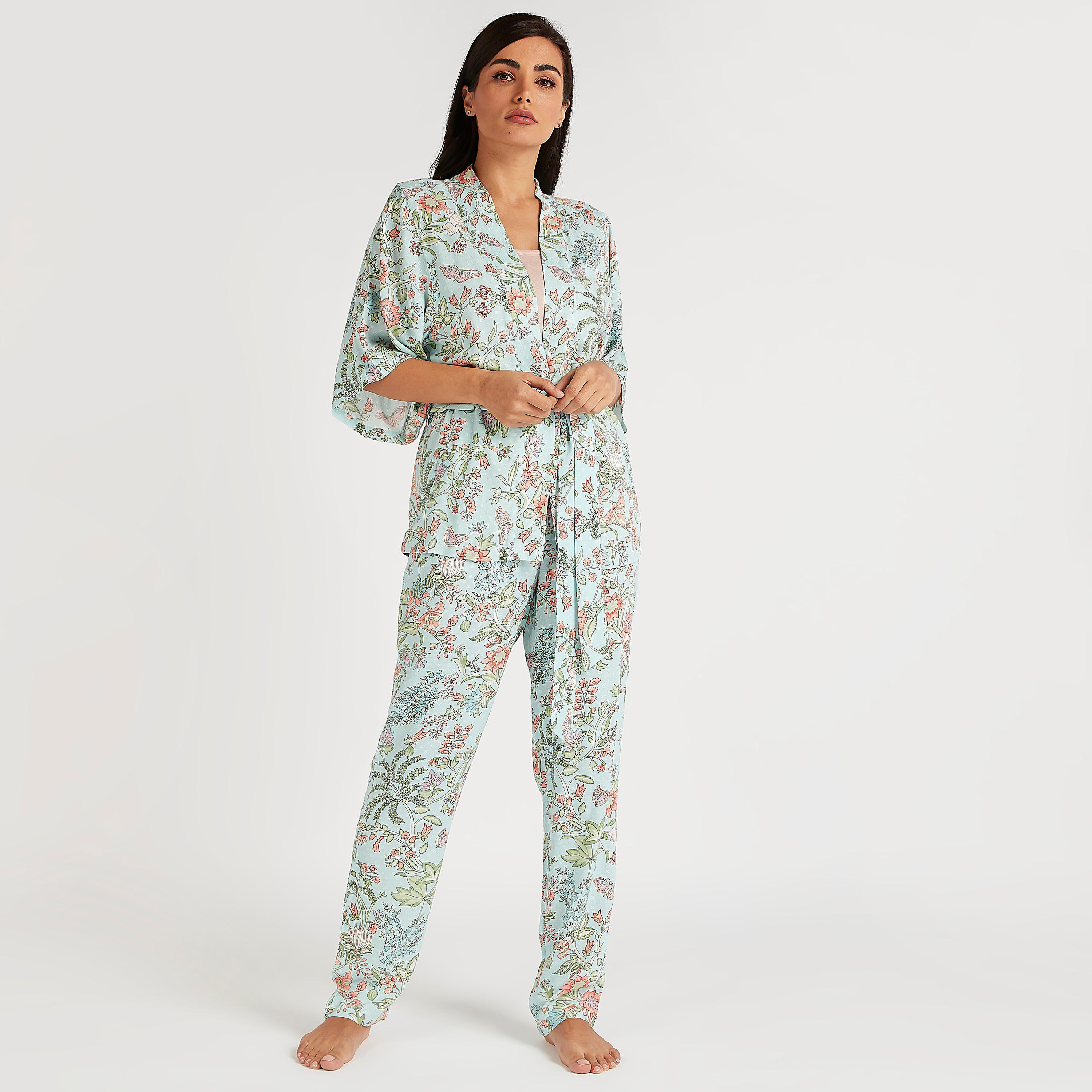 طقم من بنطلون بيجاما طويل وبلوزة بطبعات زهرية وحزام - 3 قطع-women-clothing-nightwear-pyjamas-longsets-image-2