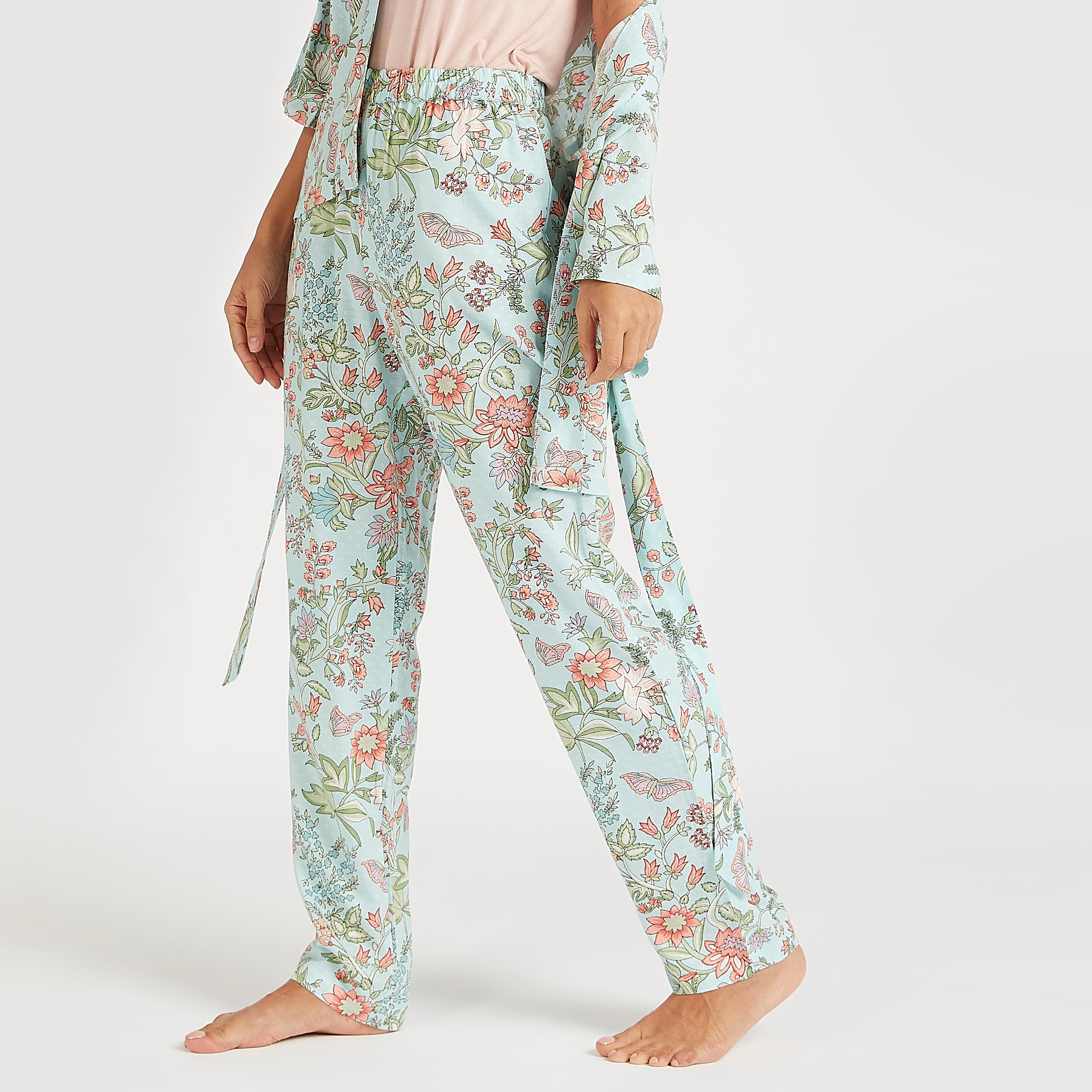 طقم من بنطلون بيجاما طويل وبلوزة بطبعات زهرية وحزام - 3 قطع-women-clothing-nightwear-pyjamas-longsets-image-5