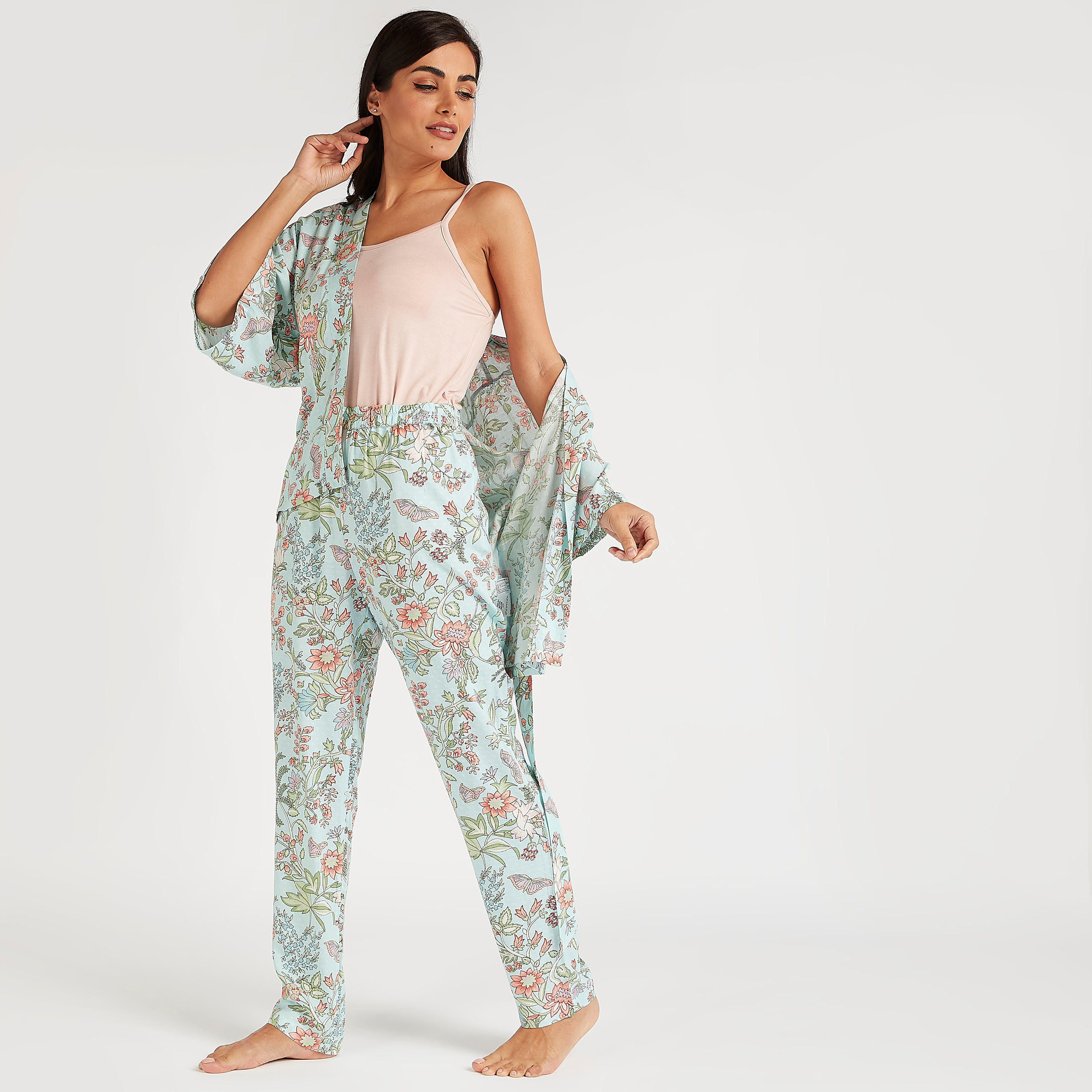 طقم من بنطلون بيجاما طويل وبلوزة بطبعات زهرية وحزام - 3 قطع-women-clothing-nightwear-pyjamas-longsets-image-7