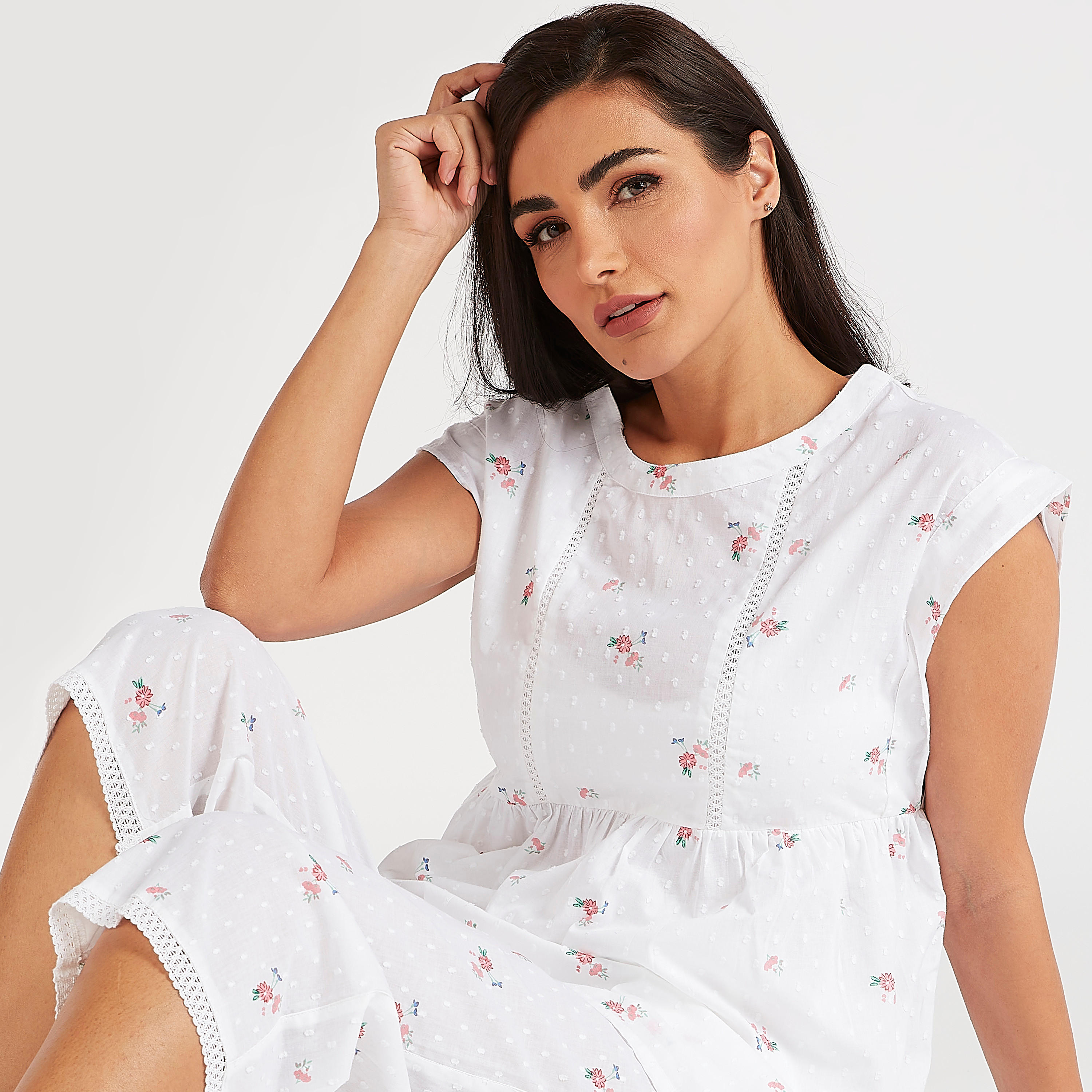 طقم من بنطلون بيجاما قصير وبلوزة بطبعات أزهار-women-clothing-nightwear-pyjamas-longsets-image-1