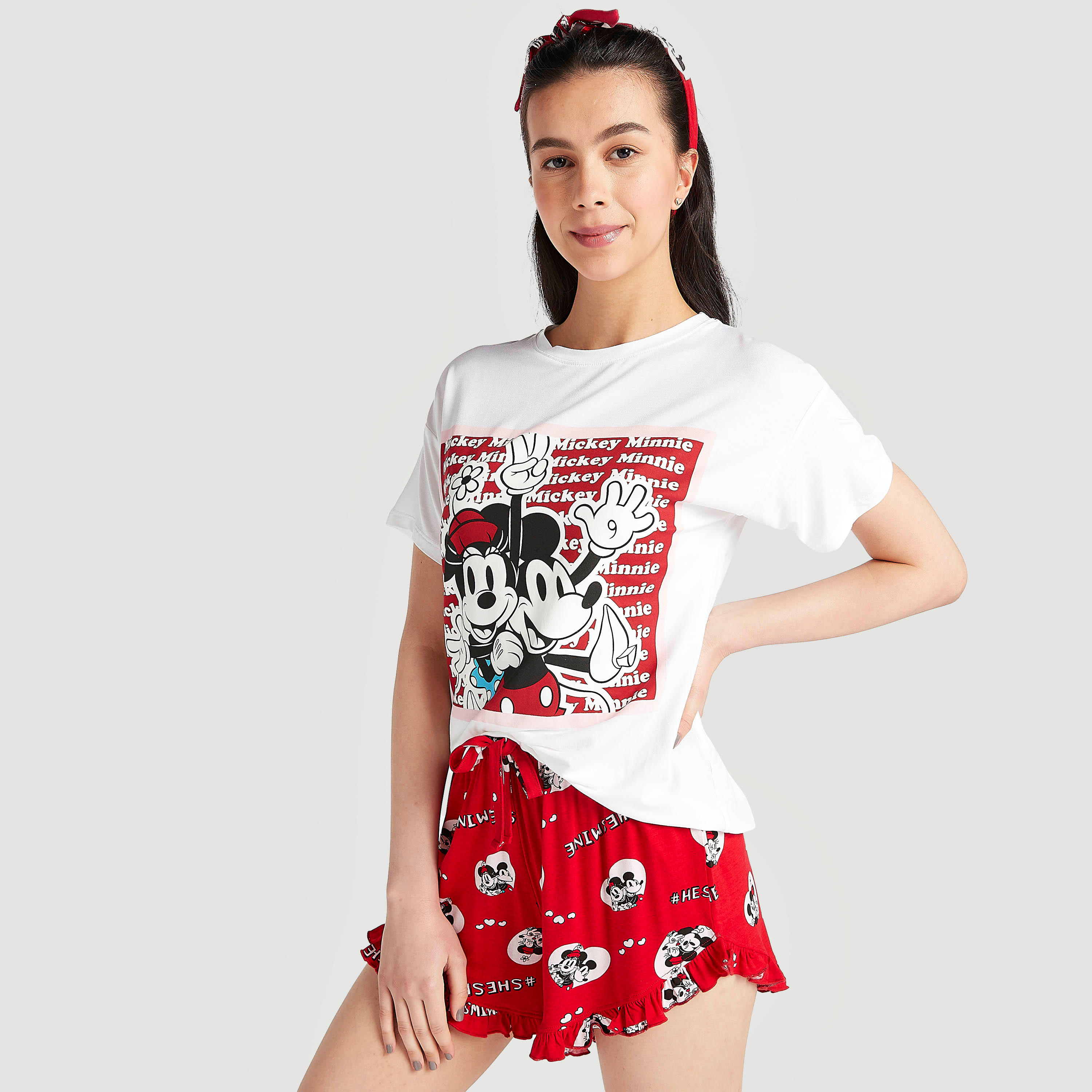 طقم من شورت وتيشيرت بطبعات ميكي ماوس-women-clothing-nightwear-pyjamas-longsets-image-4