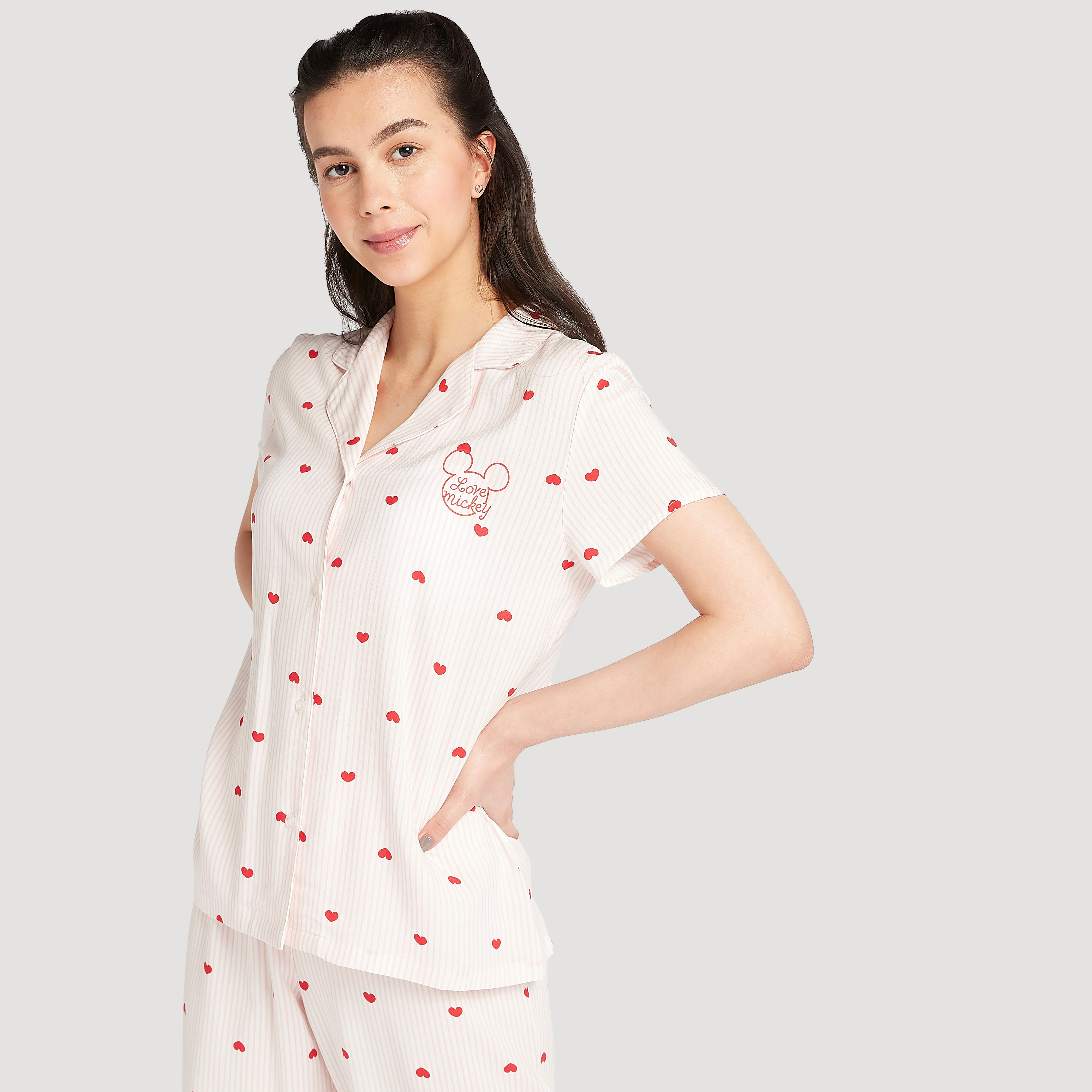 طقم من بنطلون بيجاما وقميص بطبعات-women-clothing-nightwear-pyjamas-longsets-image-1