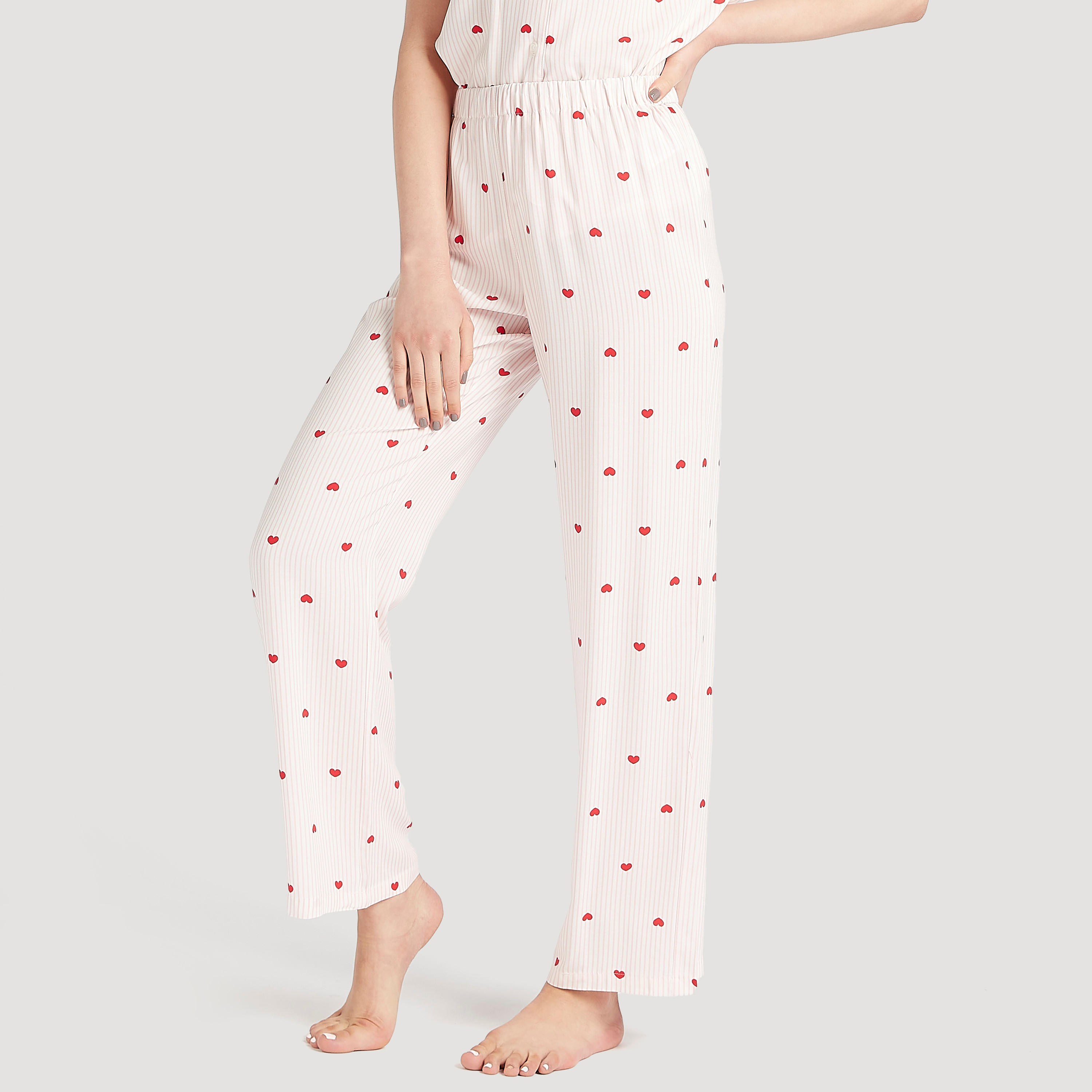 طقم من بنطلون بيجاما وقميص بطبعات-women-clothing-nightwear-pyjamas-longsets-image-4
