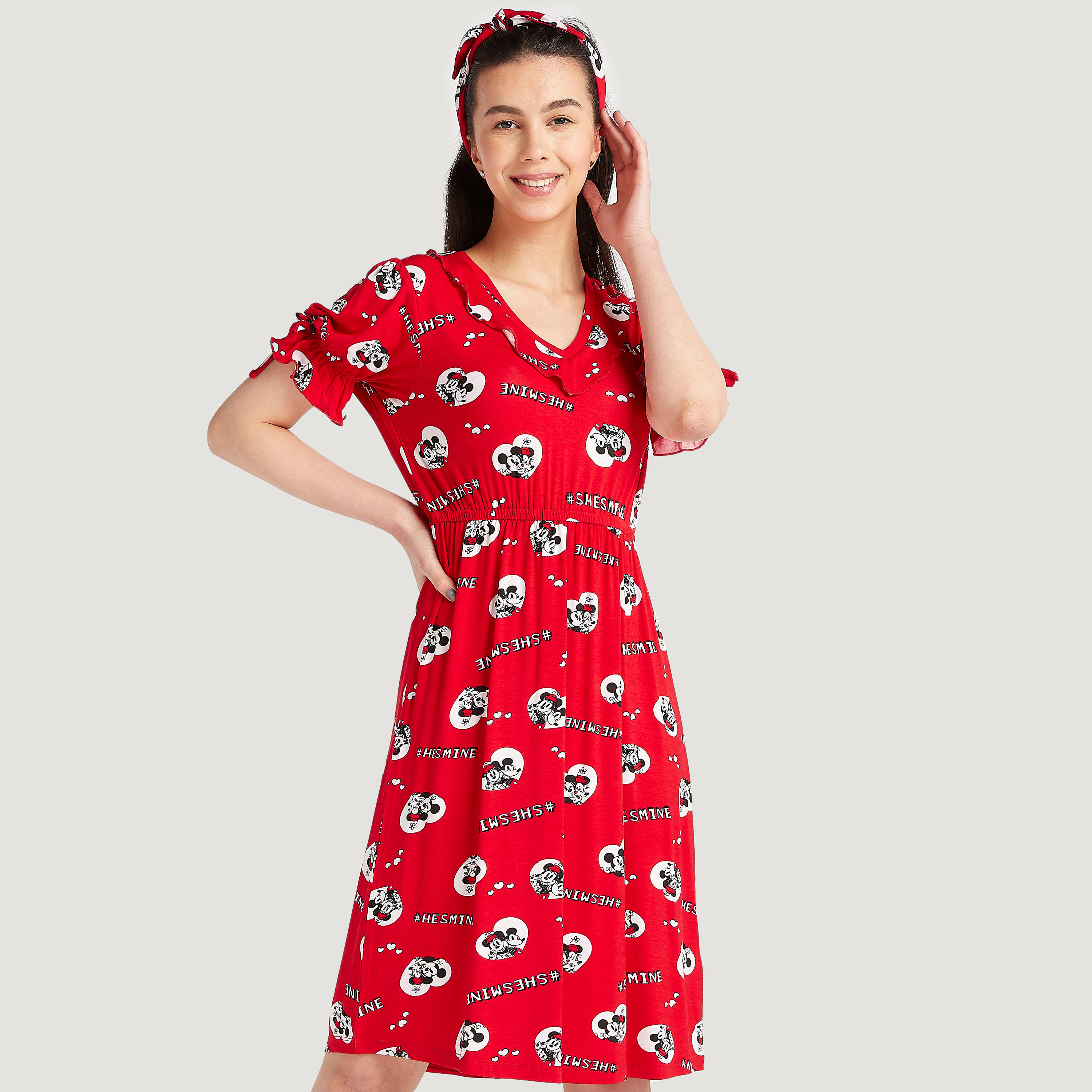 فستان نوم بطبعات ميكي ماوس وياقة v وأكمام قصيرة-women-clothing-nightwear-nighties-image-1