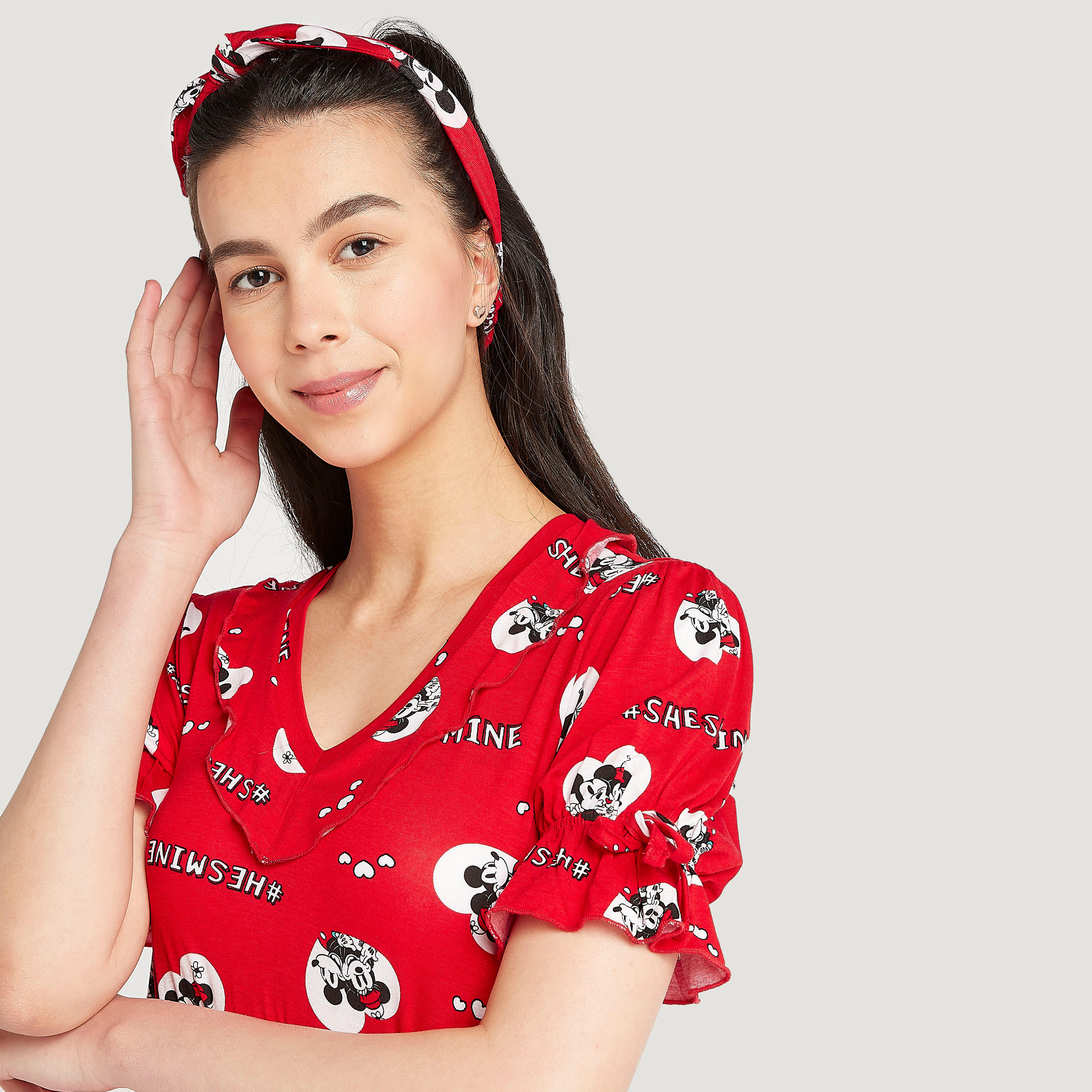 فستان نوم بطبعات ميكي ماوس وياقة v وأكمام قصيرة-women-clothing-nightwear-nighties-image-3