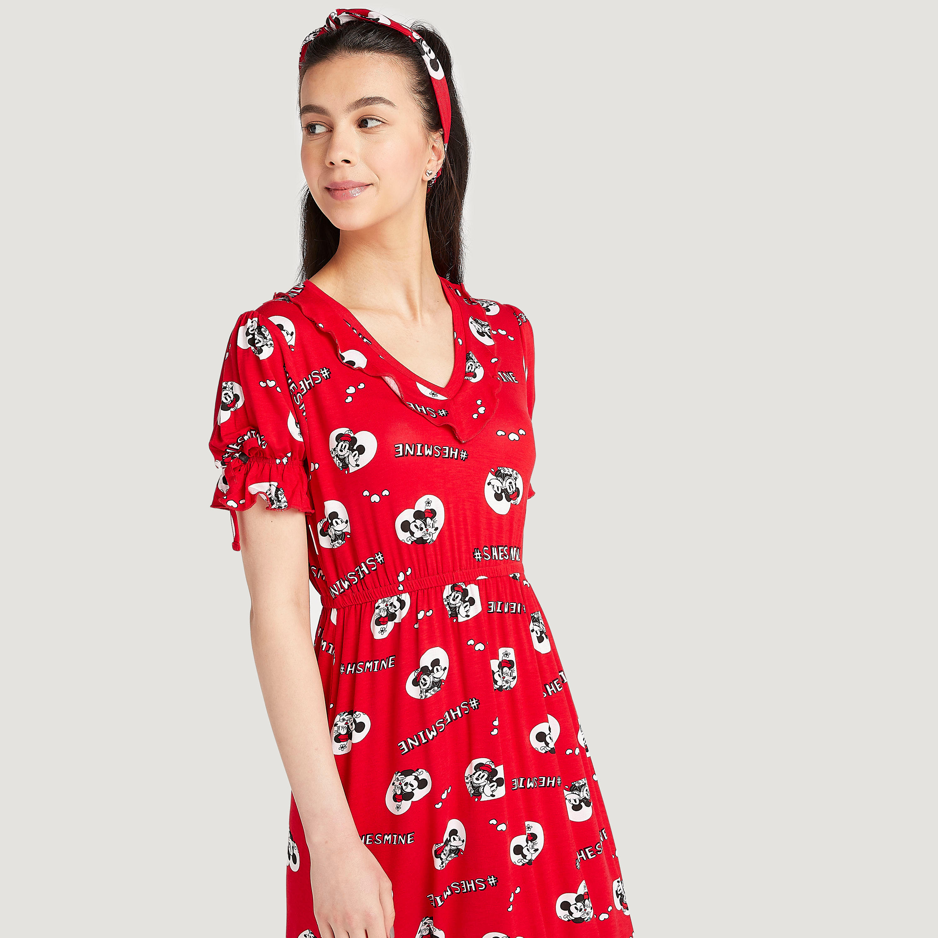 فستان نوم بطبعات ميكي ماوس وياقة v وأكمام قصيرة-women-clothing-nightwear-nighties-image-5