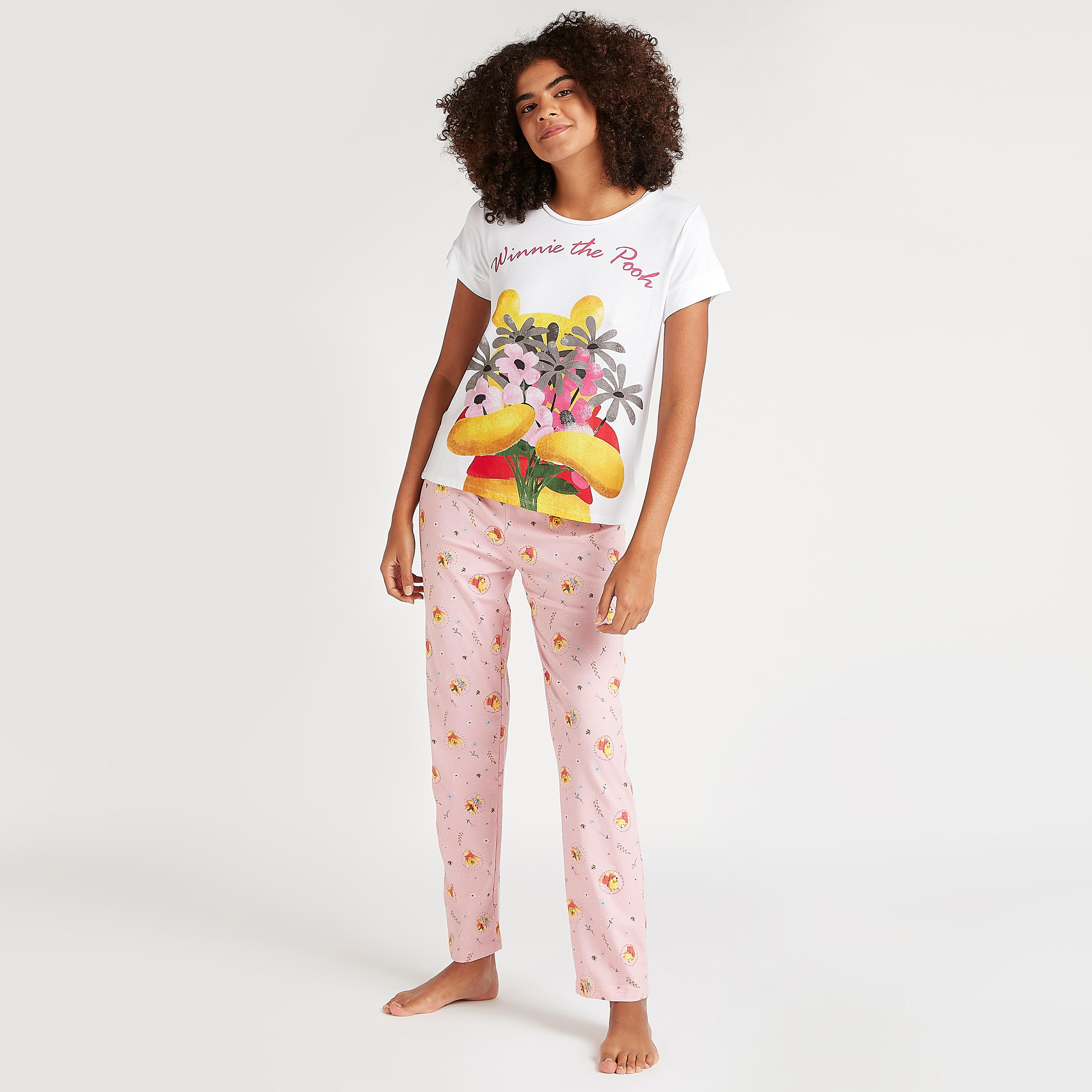 طقم بنطلون بيجاما وتيشيرت بياقة ضيّقة وطبعات-women-clothing-nightwear-pyjamas-longsets-image-1