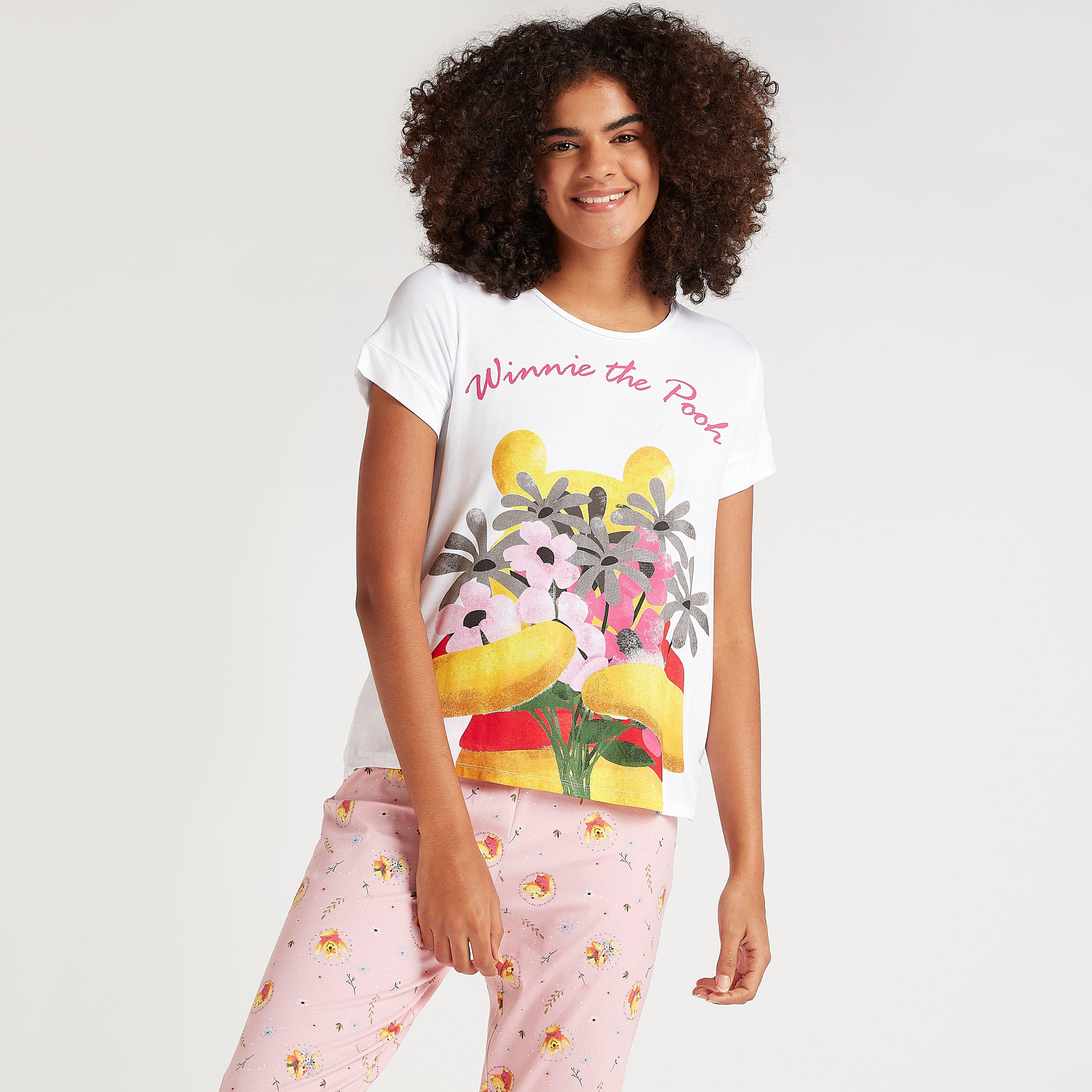 طقم بنطلون بيجاما وتيشيرت بياقة ضيّقة وطبعات-women-clothing-nightwear-pyjamas-longsets-image-3