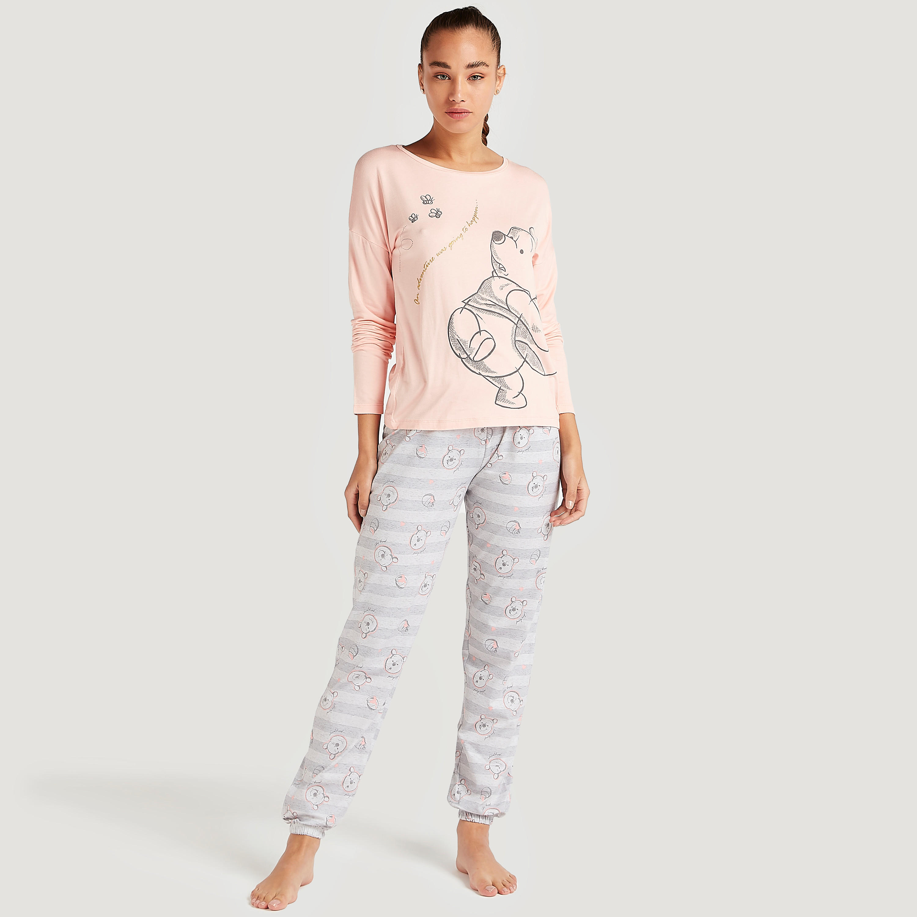 طقم بيجاما من بنطلون وتيشيرت بطبعات ويني ذا بوه-women-clothing-nightwear-pyjamas-longsets-image-2