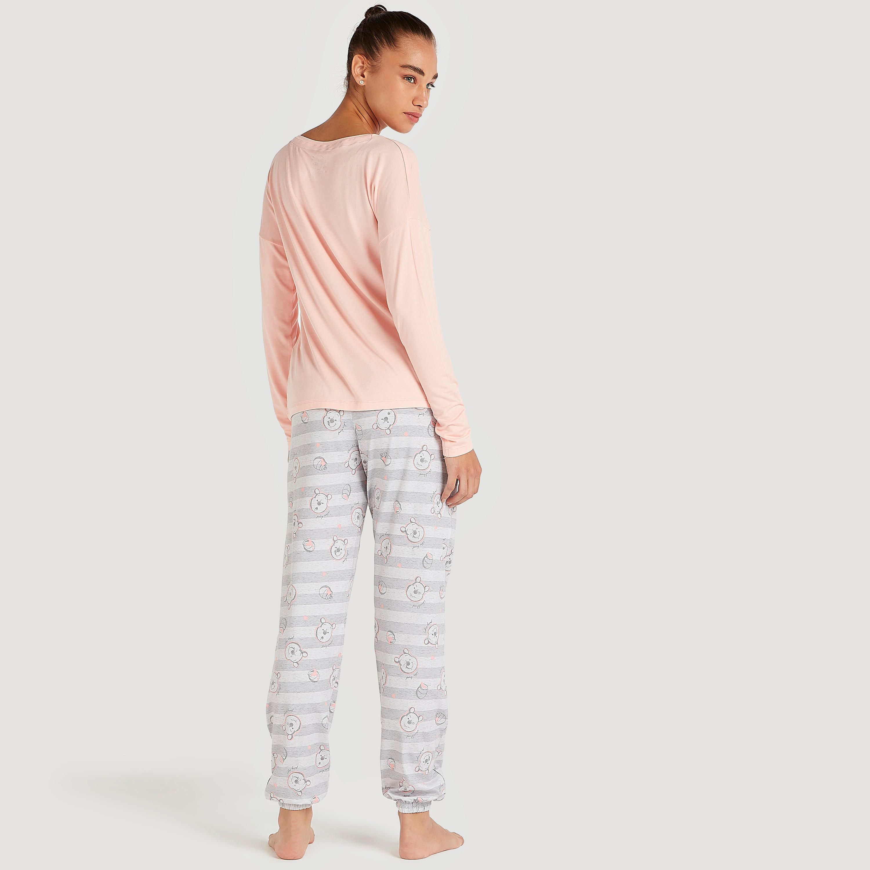 طقم بيجاما من بنطلون وتيشيرت بطبعات ويني ذا بوه-women-clothing-nightwear-pyjamas-longsets-image-4