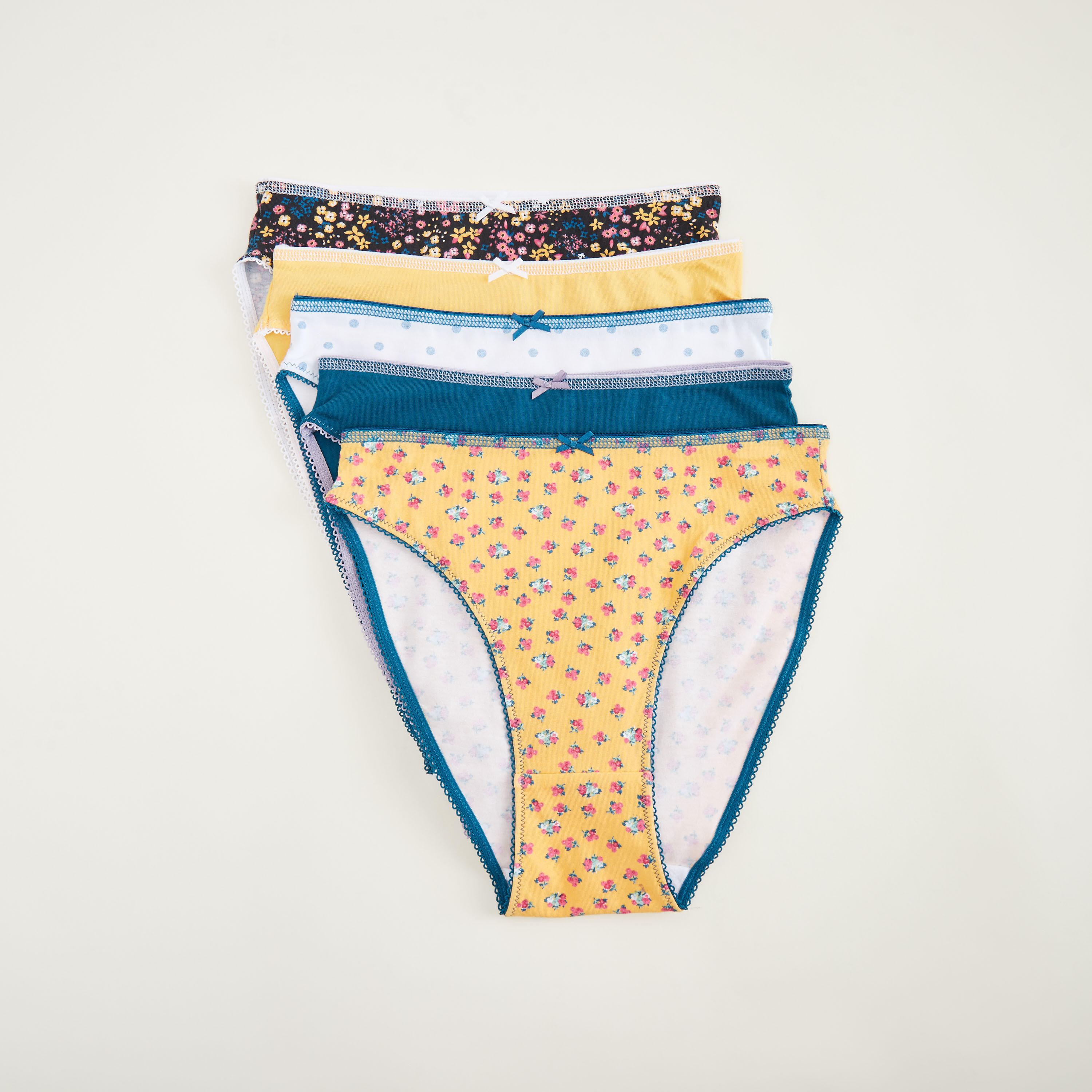 مايوهات بيكيني مستدامة متنوعة بتفاصيل فيونكة - طقم من 5 قطع-women-clothing-lingerie-panties-image-1
