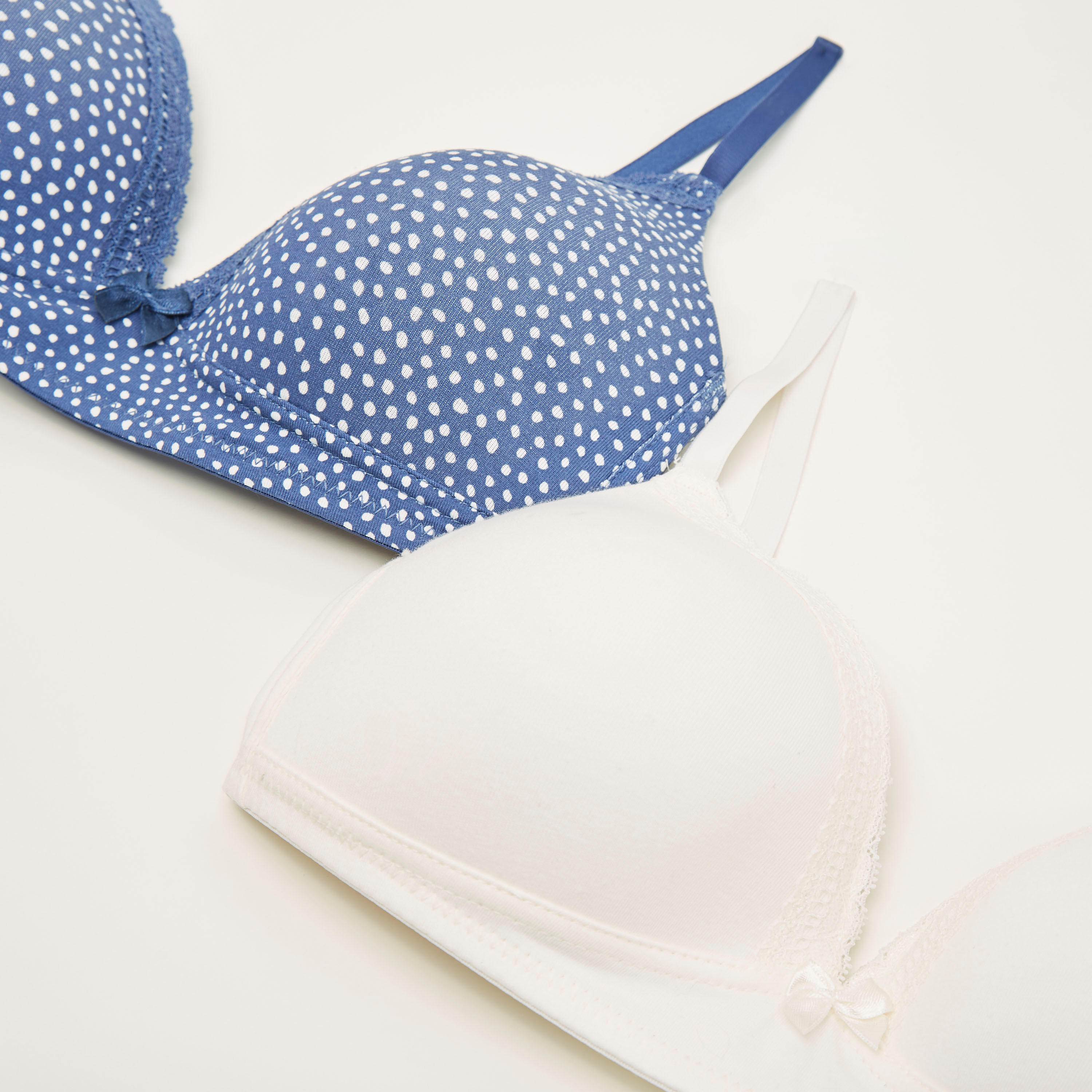 صدريّة تيشيرت مبطّنة متنوّعة بتفاصيل دانتيل - طقم من 2-women-clothing-lingerie-bras-image-3