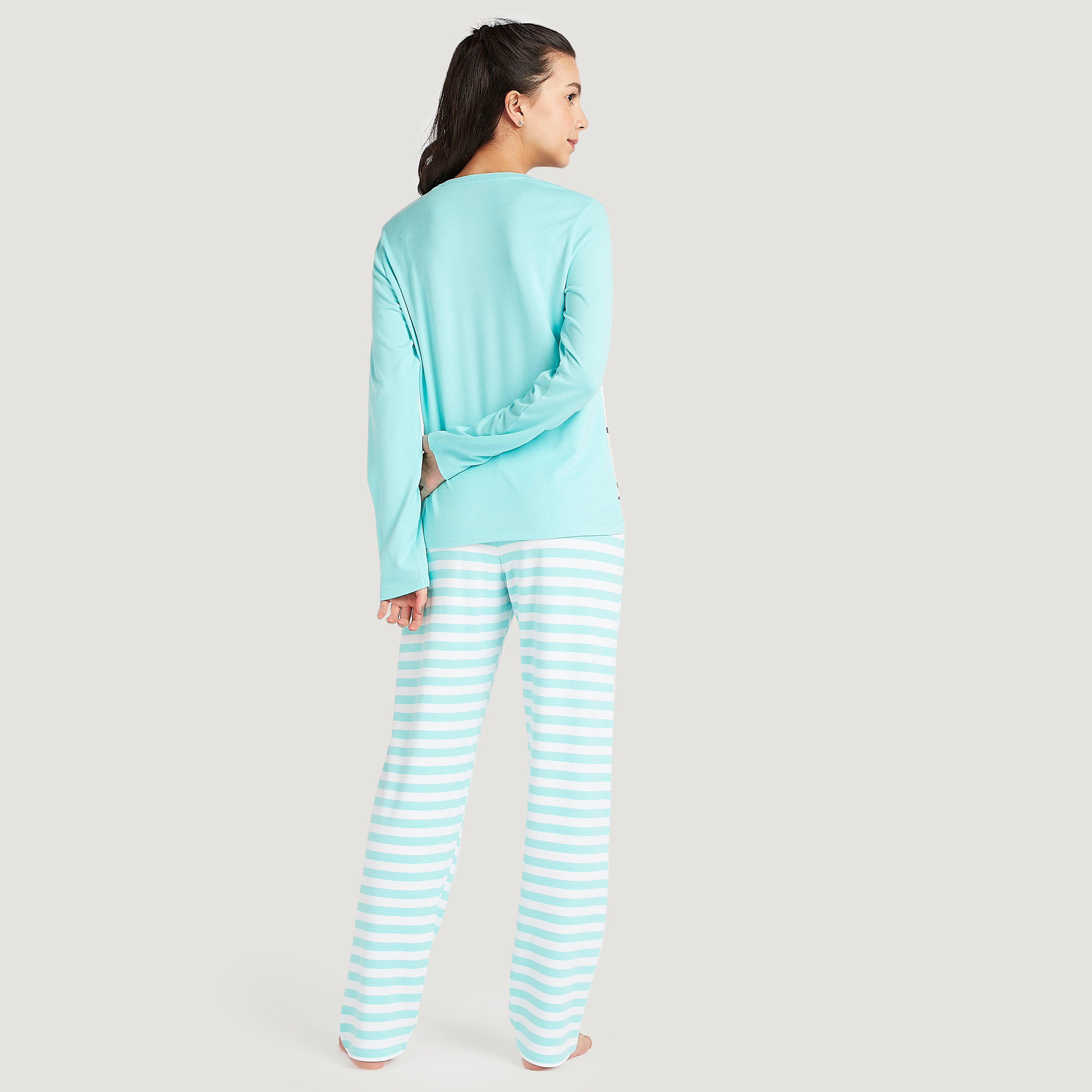 طقم من بنطلون بيجاما مخطّط وتيشيرت بأكمام طويلة وطبعات ثامبر-women-clothing-nightwear-pyjamas-longsets-image-3
