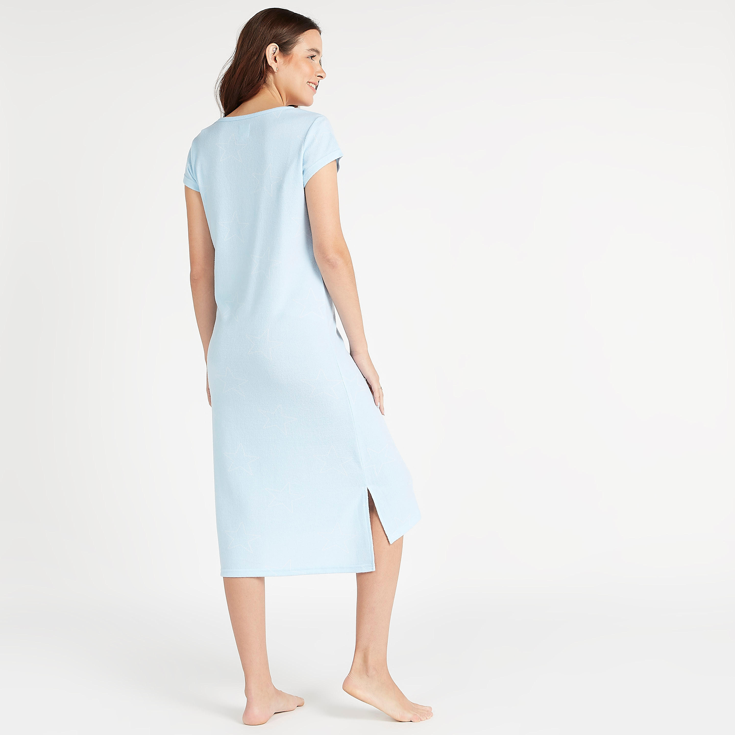 فستان نوم بياقة ضيّقة وطبعات شعار وأكمام قصيرة-women-clothing-nightwear-nighties-image-3