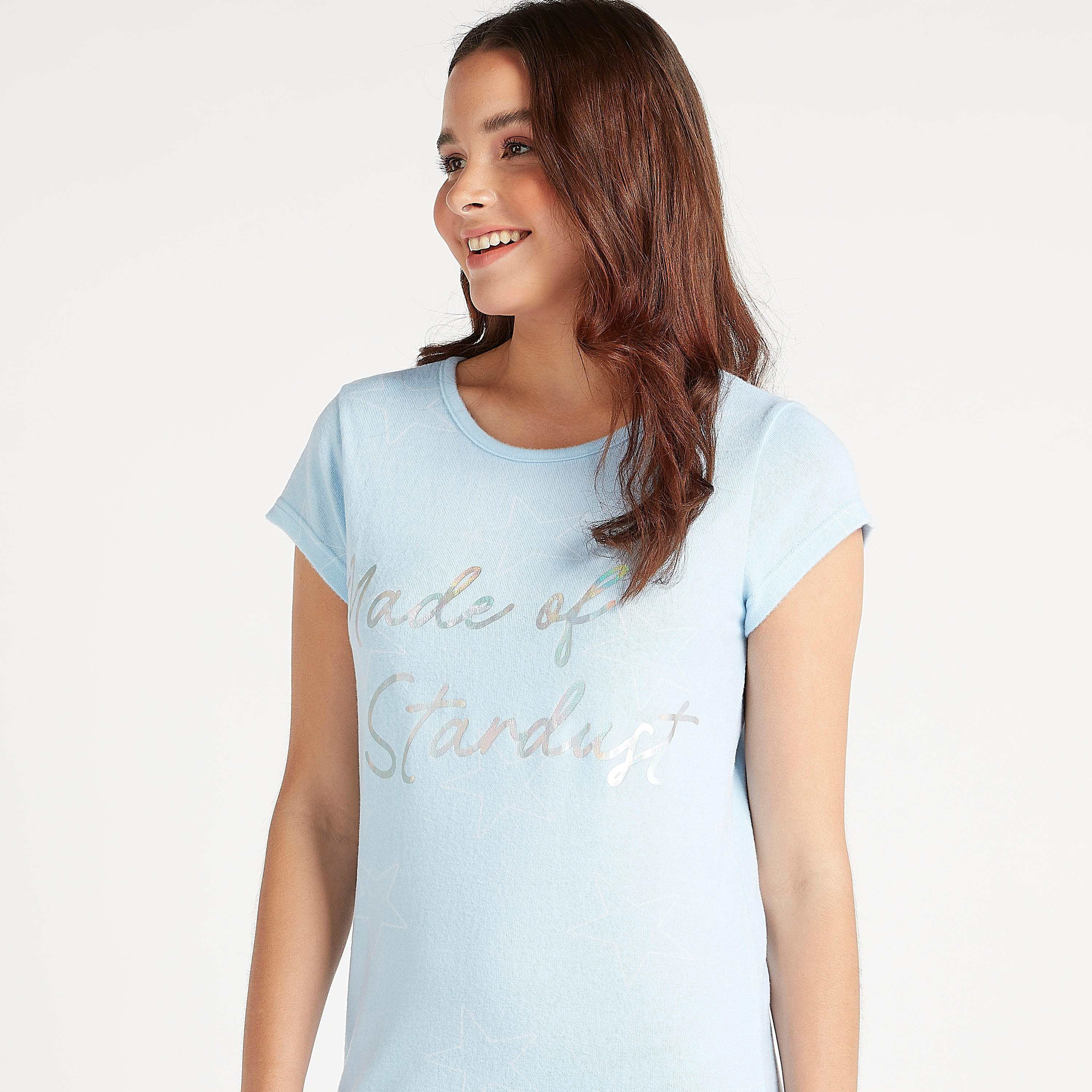 فستان نوم بياقة ضيّقة وطبعات شعار وأكمام قصيرة-women-clothing-nightwear-nighties-image-4
