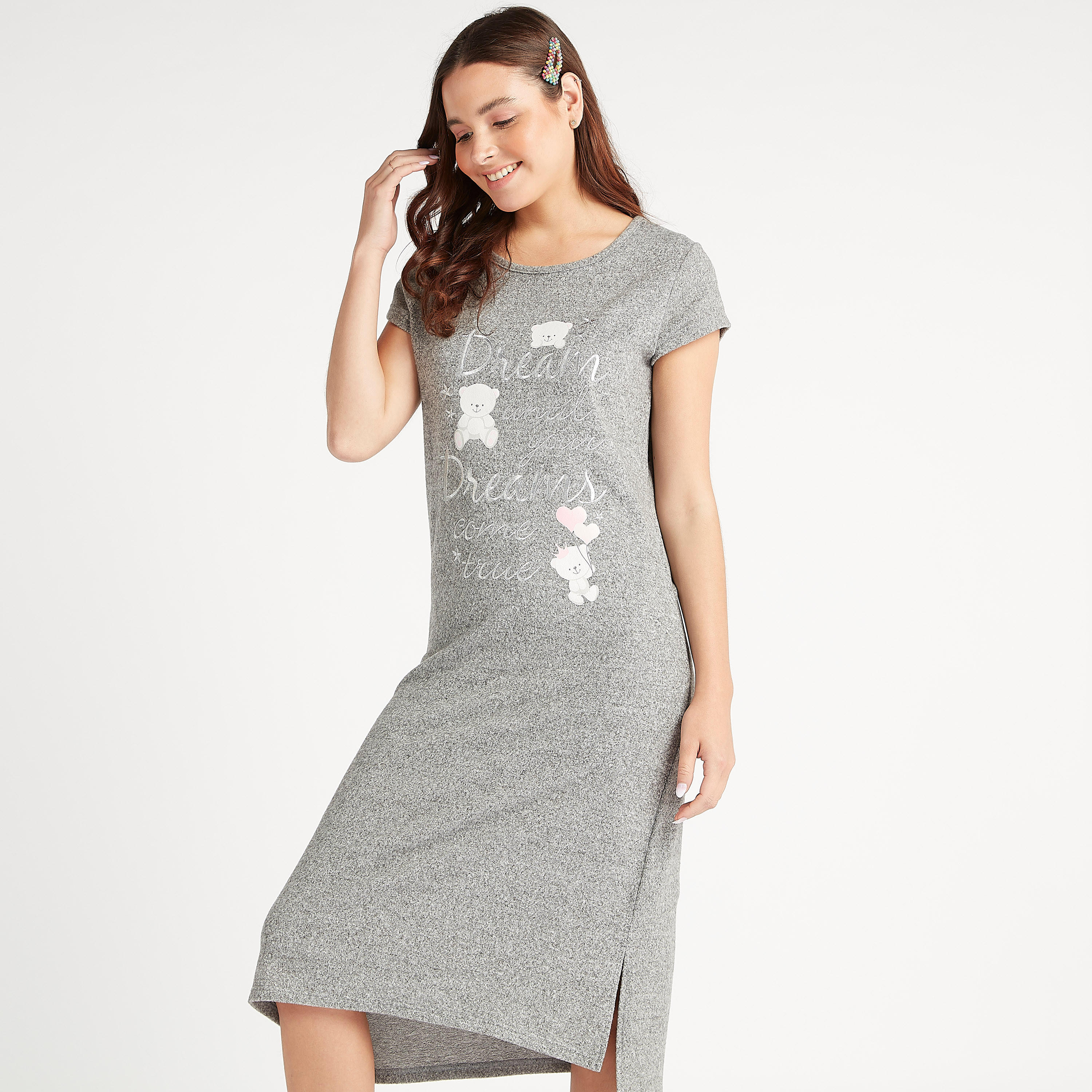 فستان نوم بطبعات مع ياقة ضيّقة وأكمام قصيرة-women-clothing-nightwear-nighties-image-2