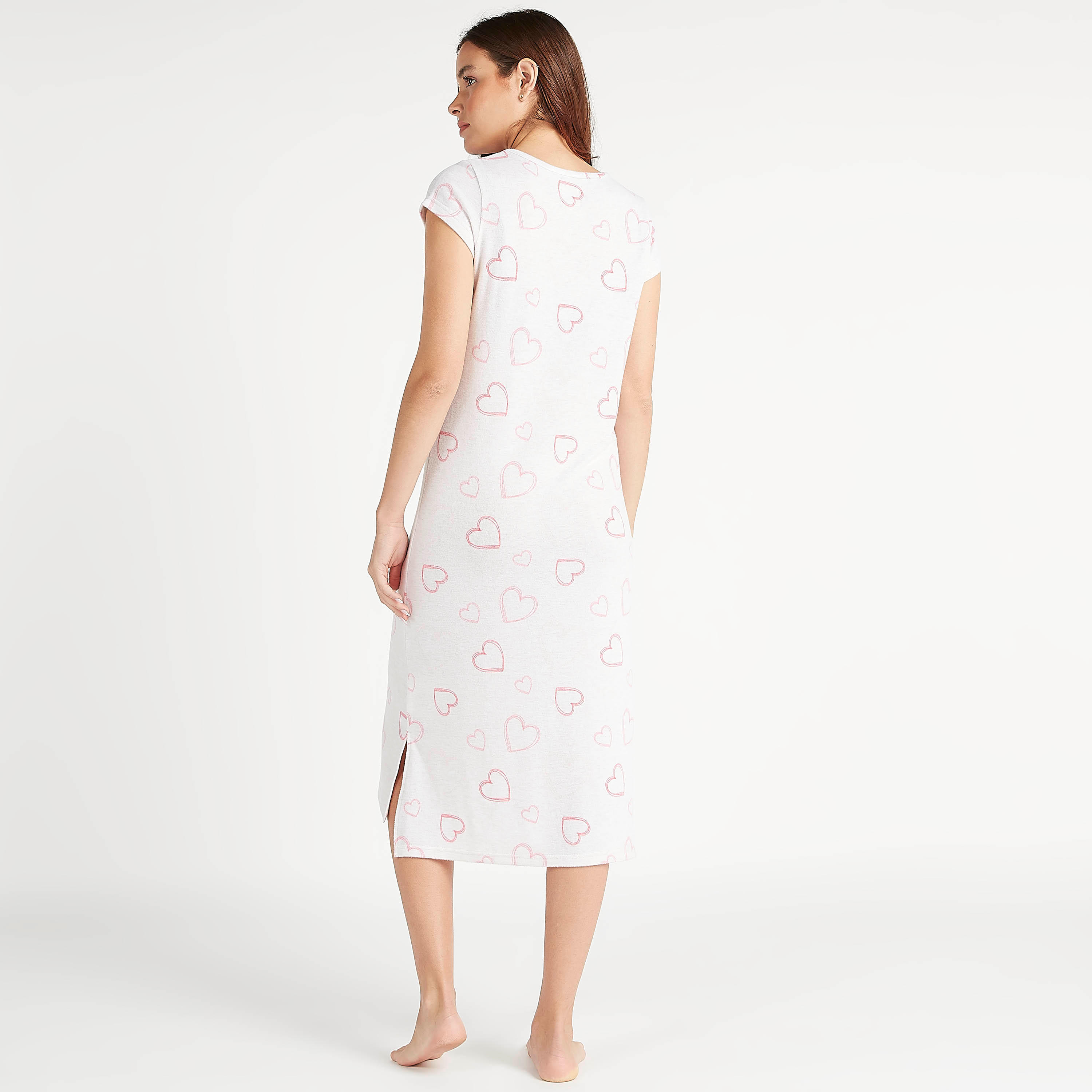 فستان نوم بطبعات وياقة مستديرة وأكمام كاب-women-clothing-nightwear-nighties-image-3