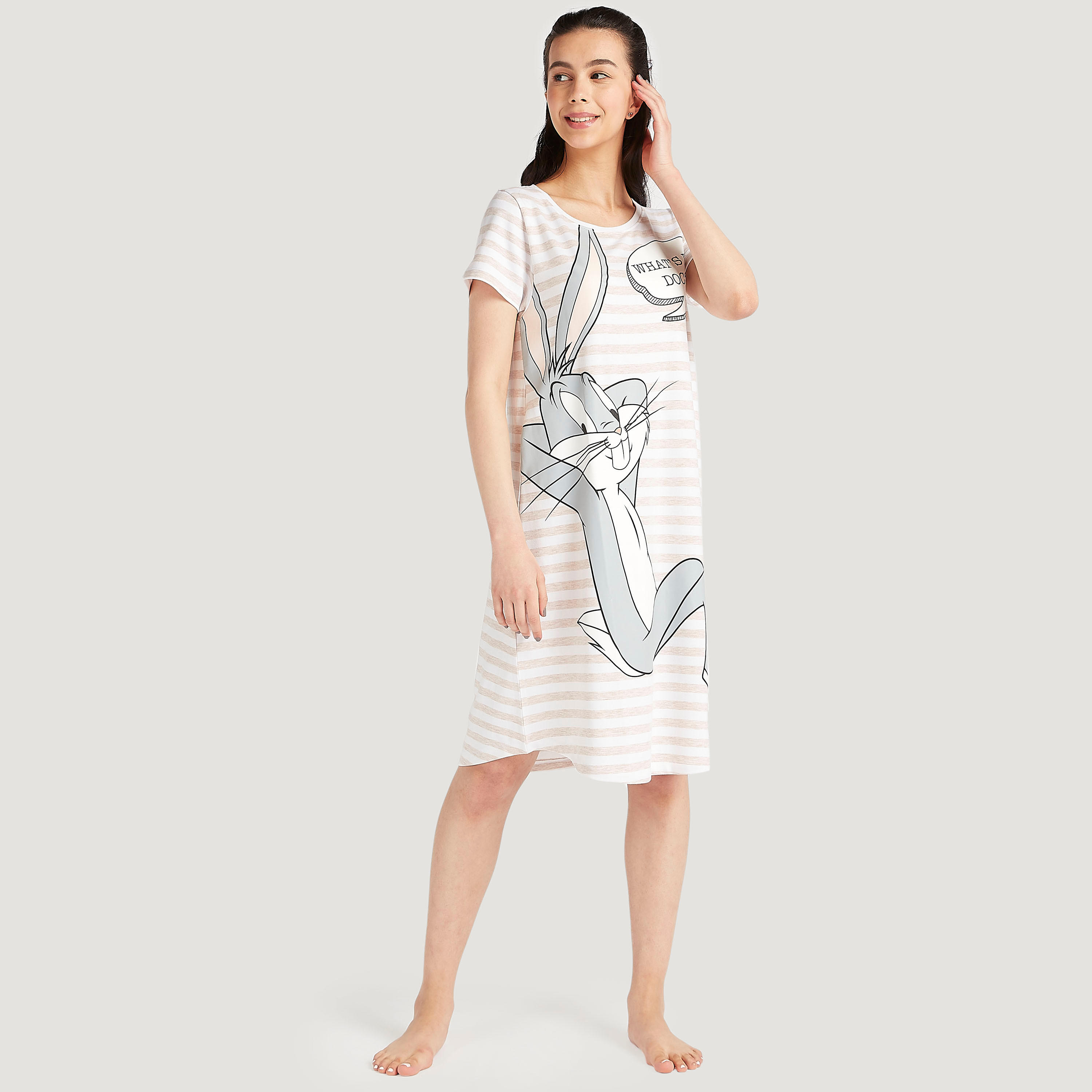 فستان نوم بطبعات باجز باني وأكمام قصيرة-women-clothing-nightwear-nighties-image-2