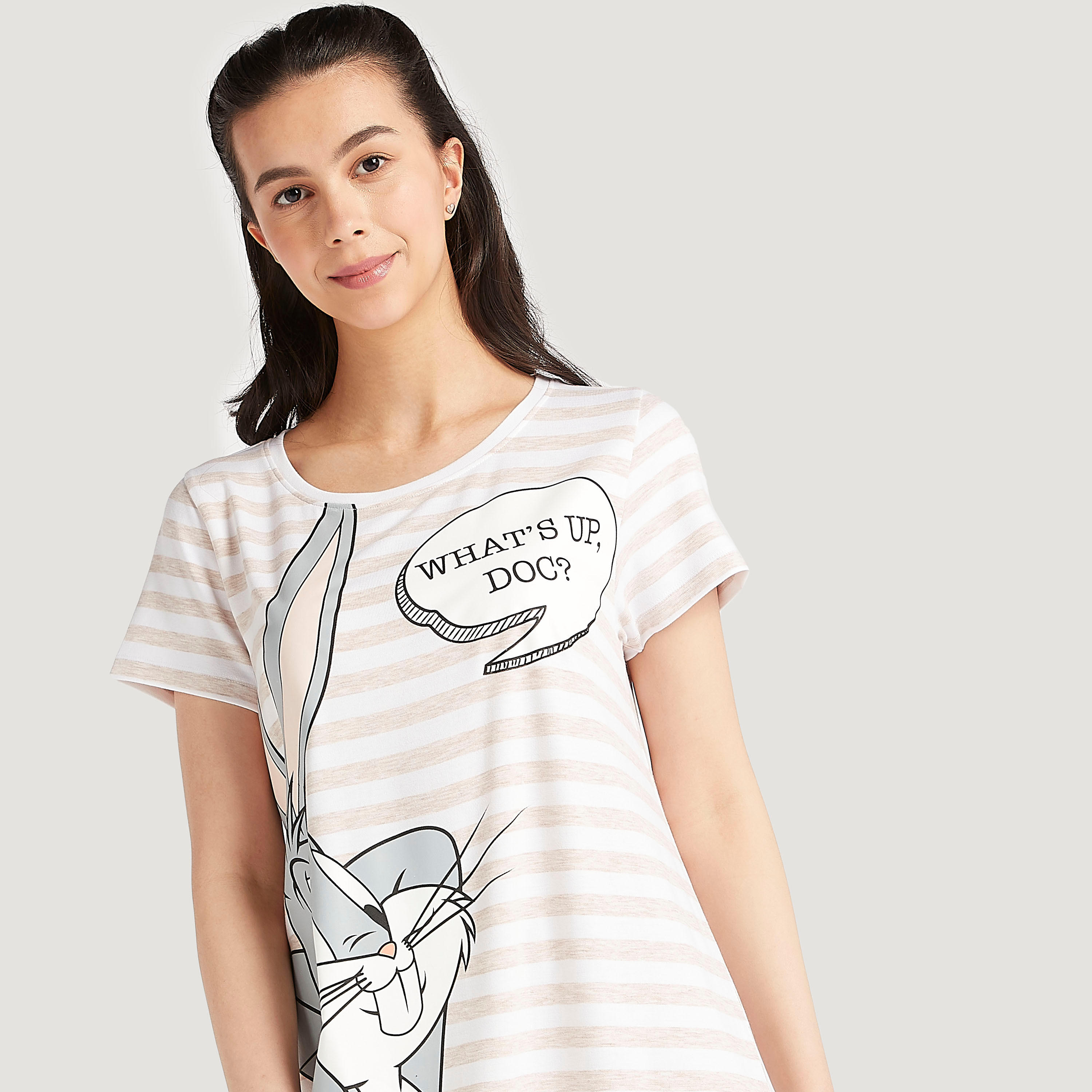 فستان نوم بطبعات باجز باني وأكمام قصيرة-women-clothing-nightwear-nighties-image-3