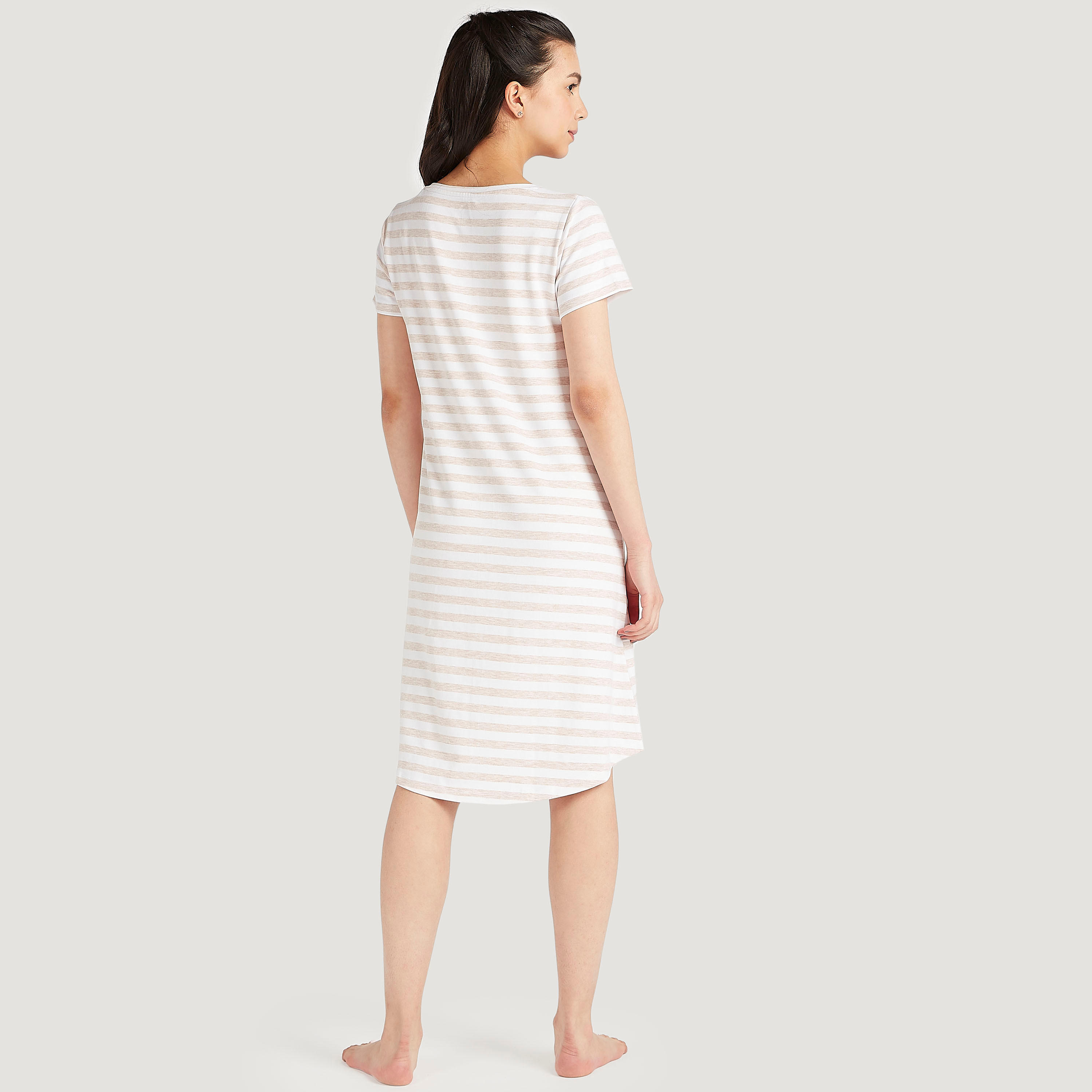 فستان نوم بطبعات باجز باني وأكمام قصيرة-women-clothing-nightwear-nighties-image-4