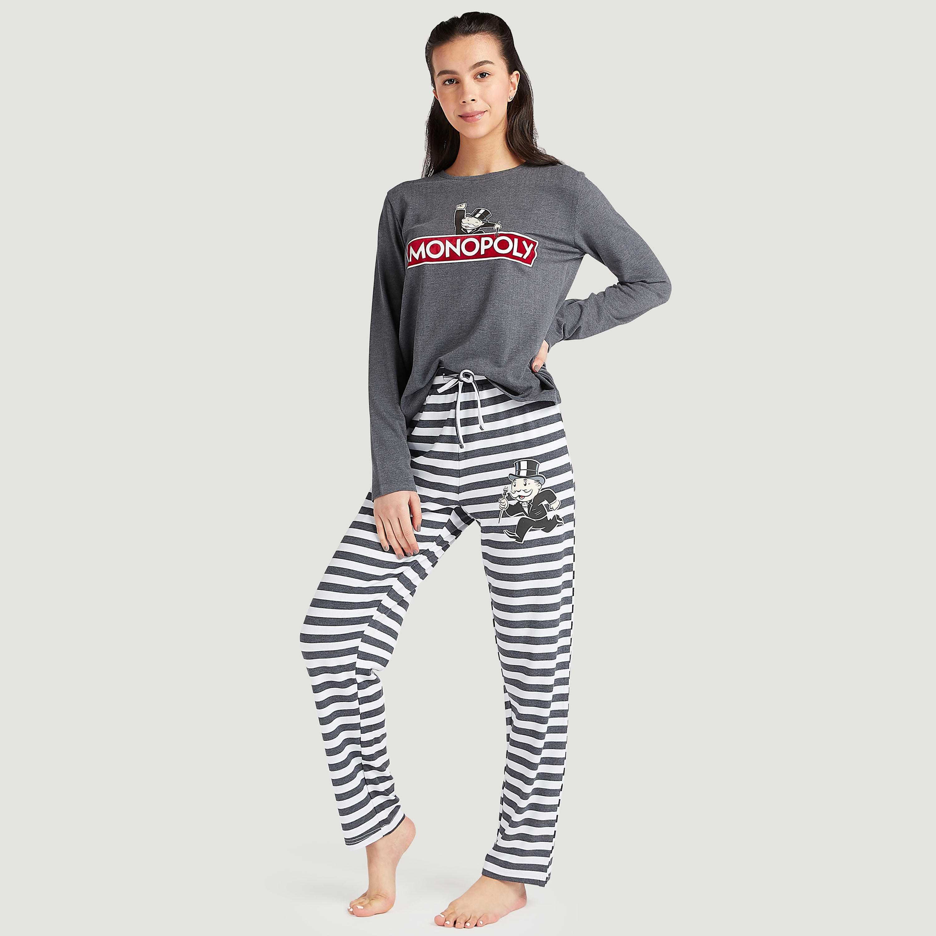 طقم من بنطلون بيجاما مخطّط وتيشيرت بأكمام طويلة وطبعات مونوبولي-women-clothing-nightwear-pyjamas-longsets-image-2